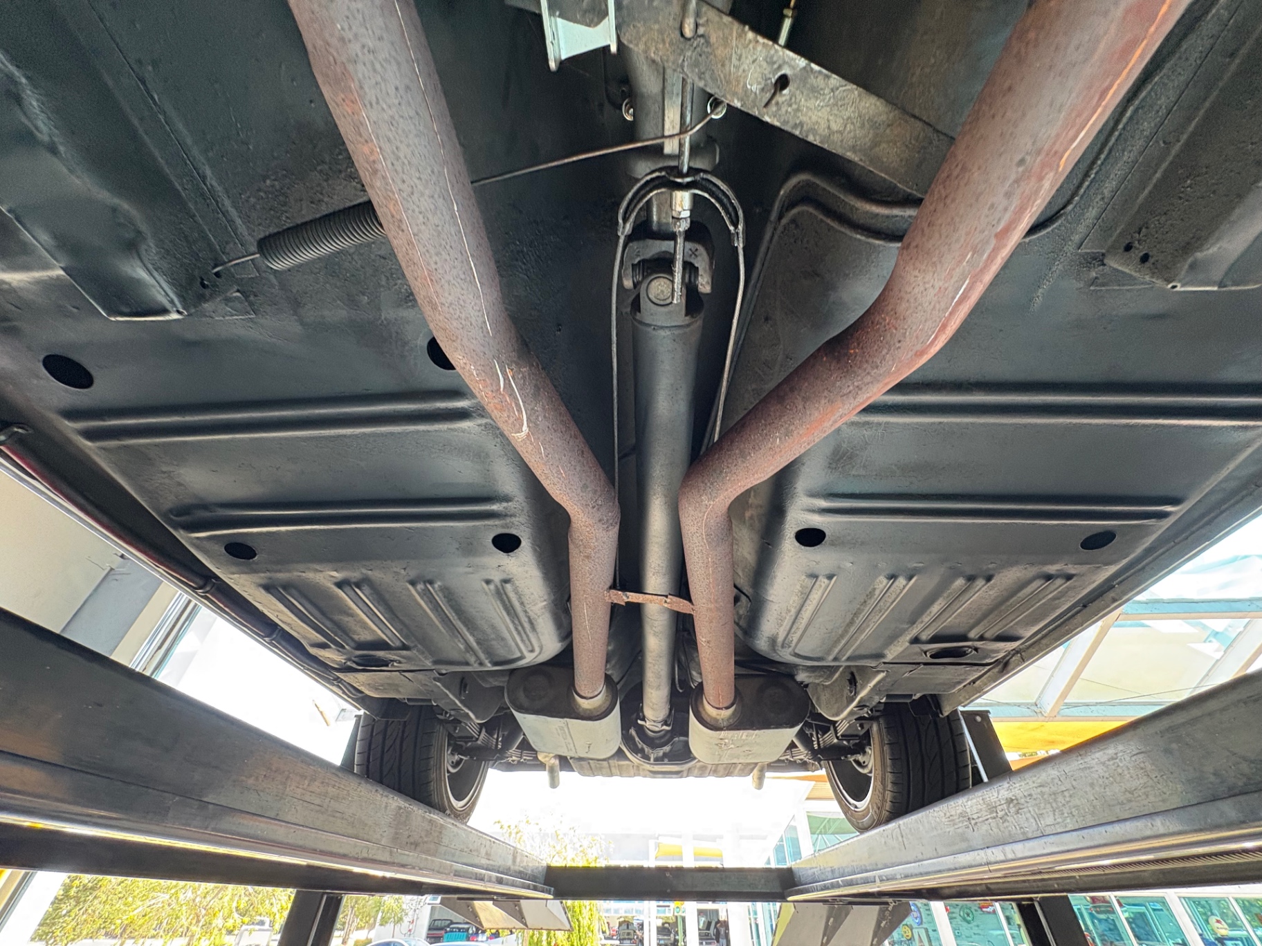 Vehicle photo 54