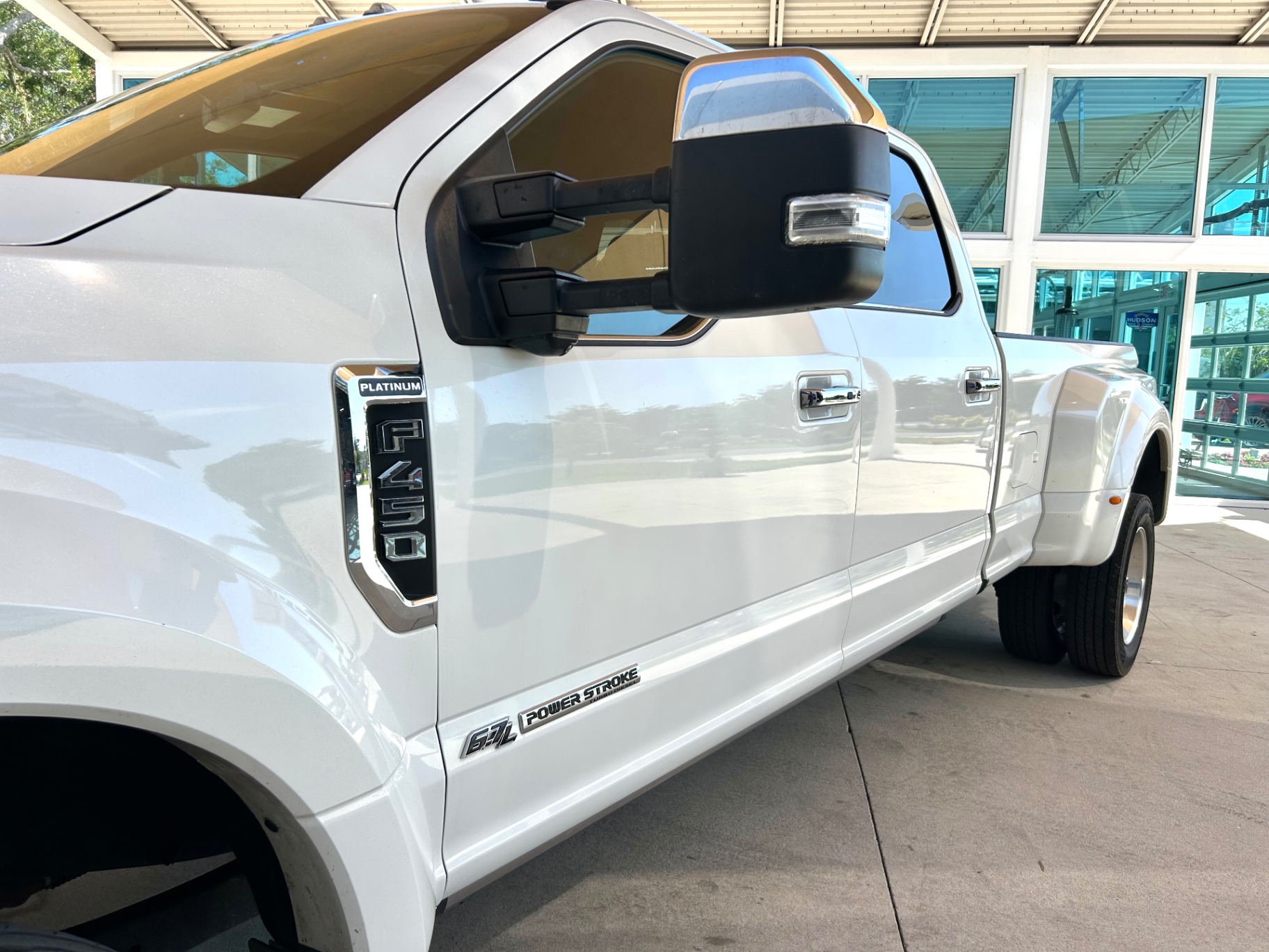Vehicle photo 12