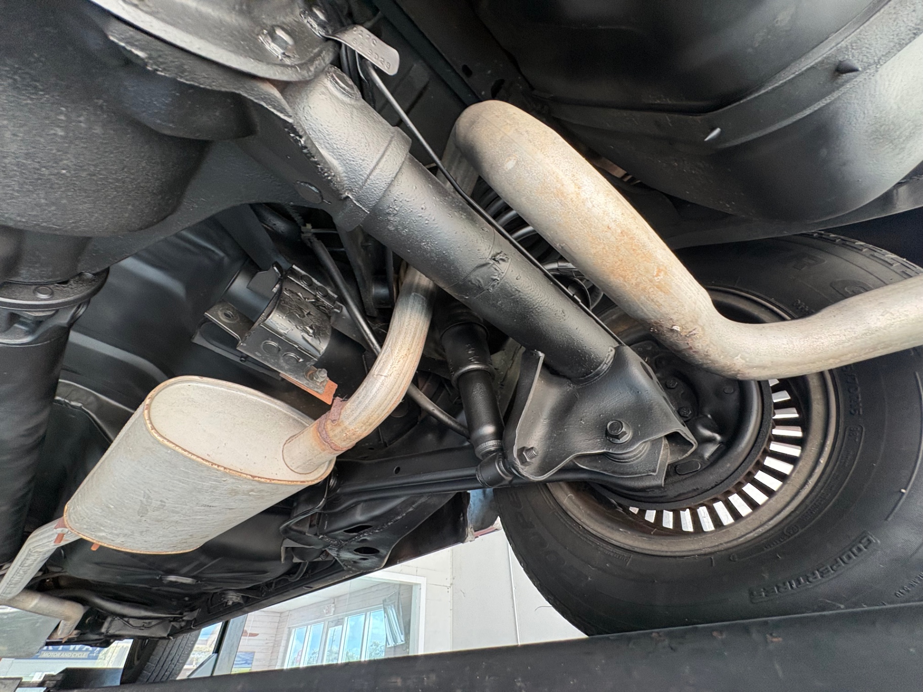 Vehicle photo 52