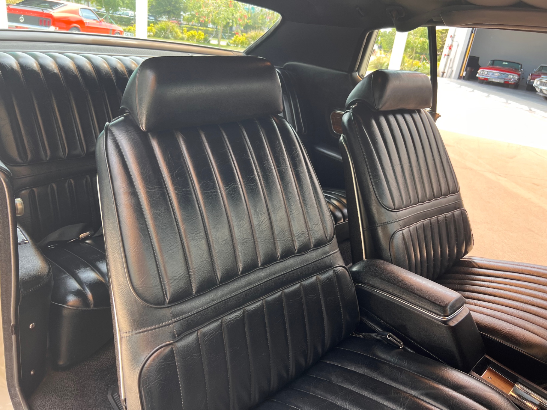 Vehicle photo 35