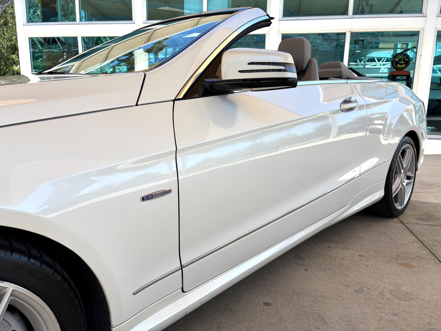 Vehicle photo 13