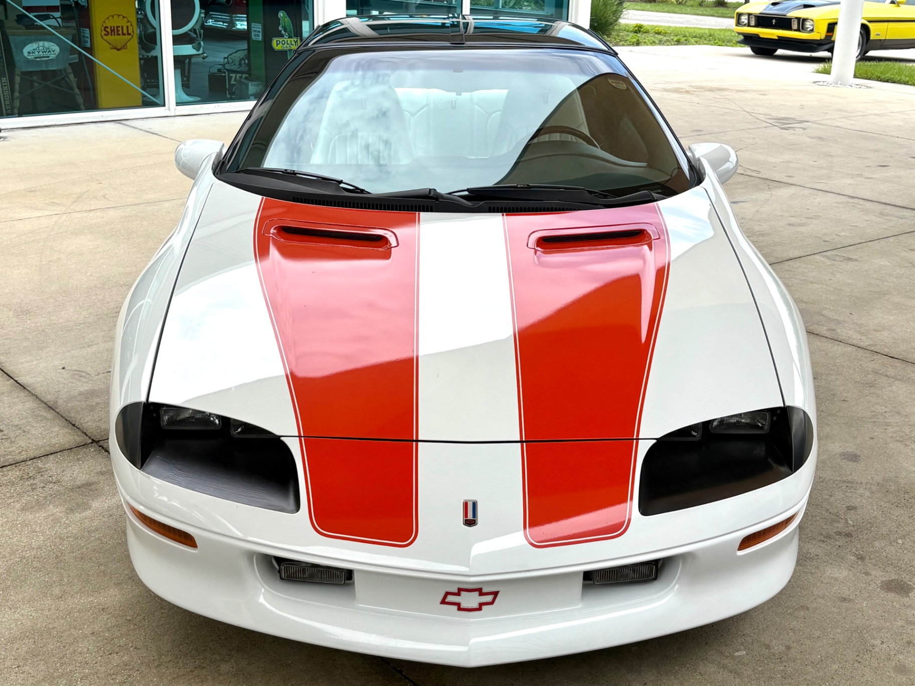 Vehicle photo 3