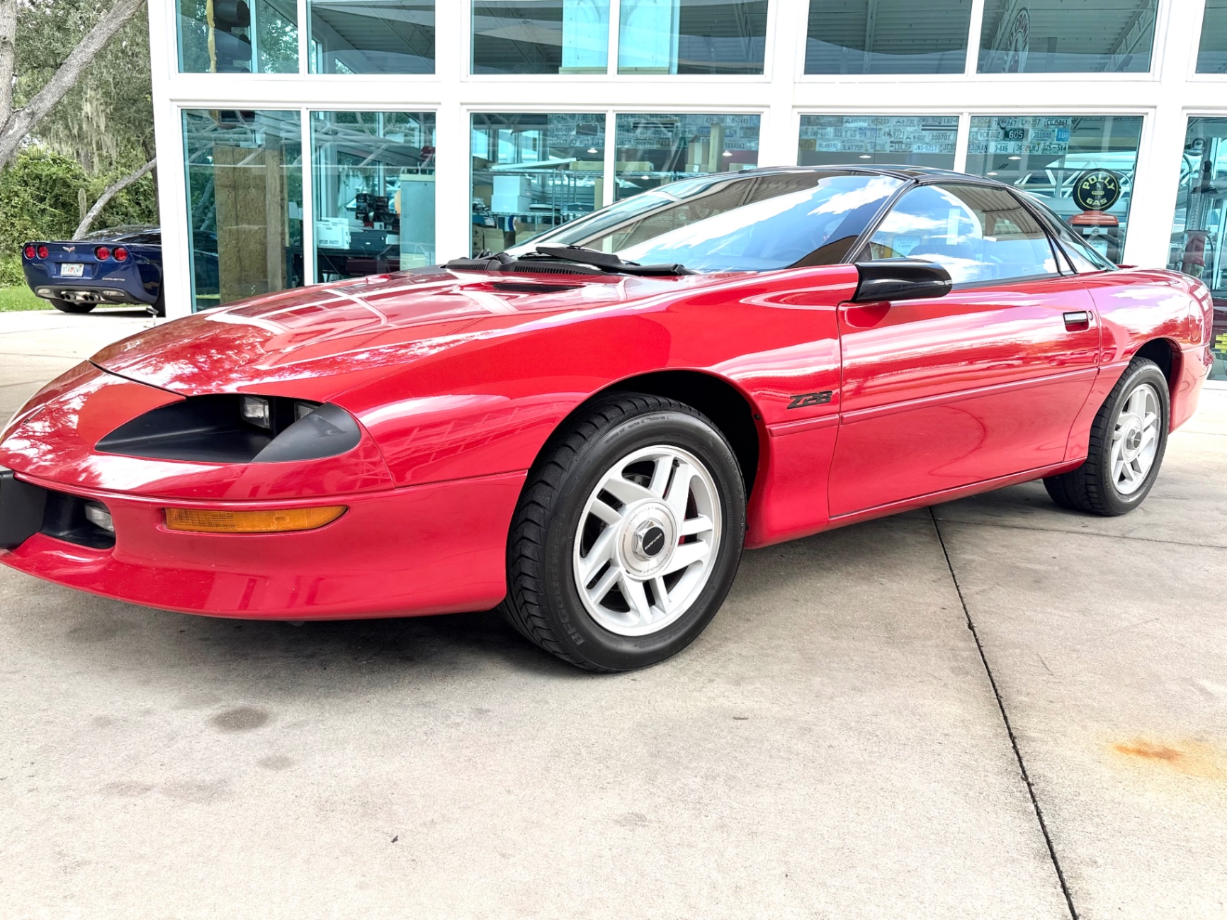 Vehicle photo 12