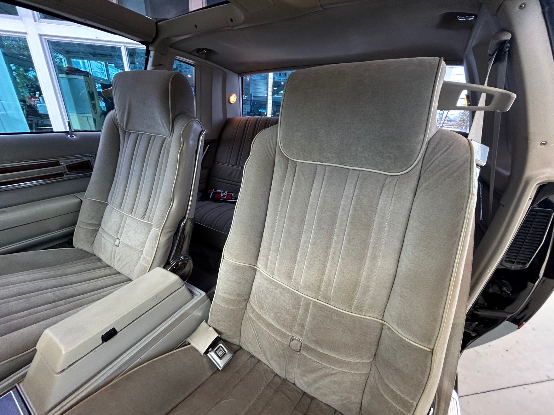 Vehicle photo 34