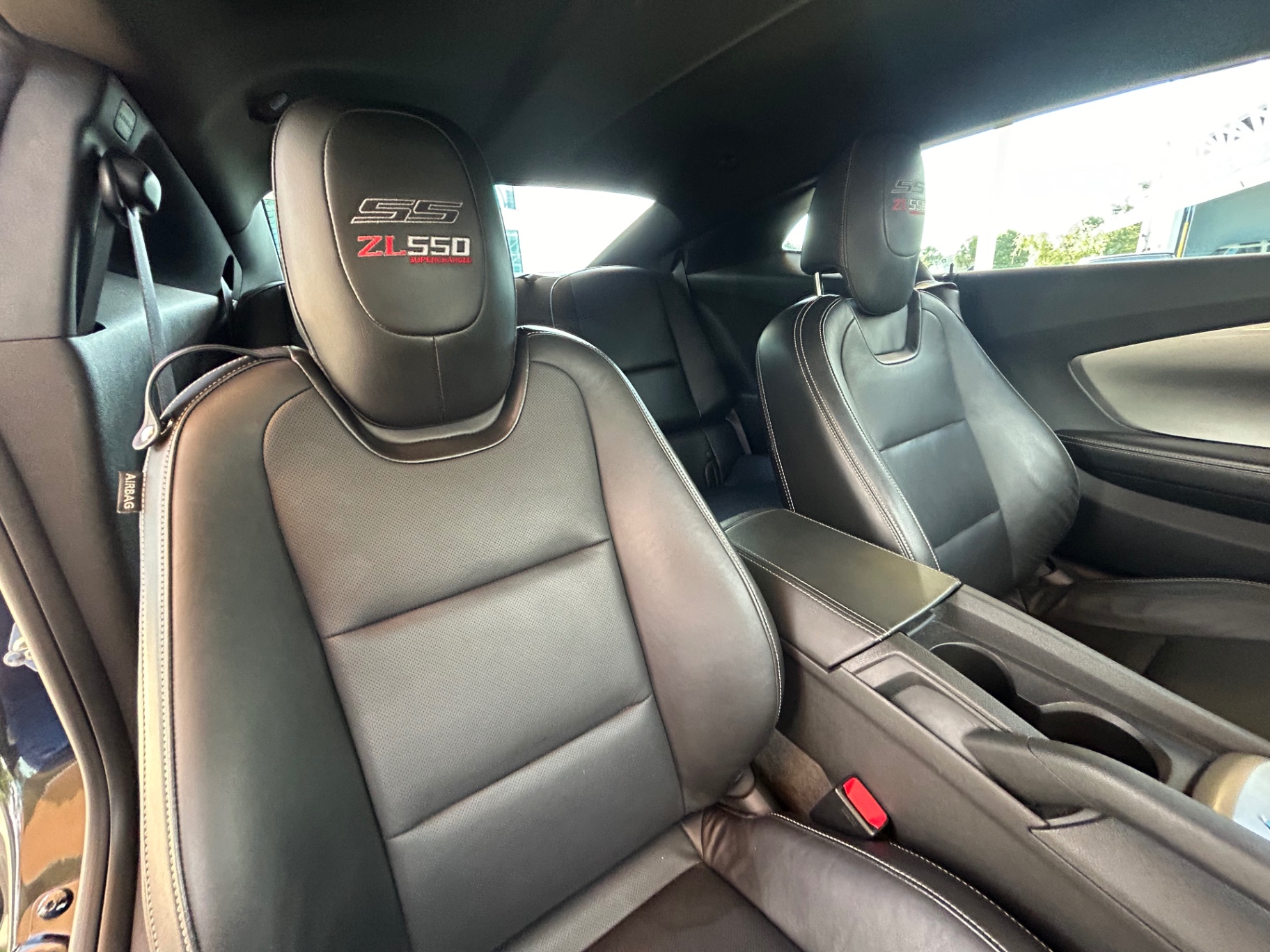 Vehicle photo 26