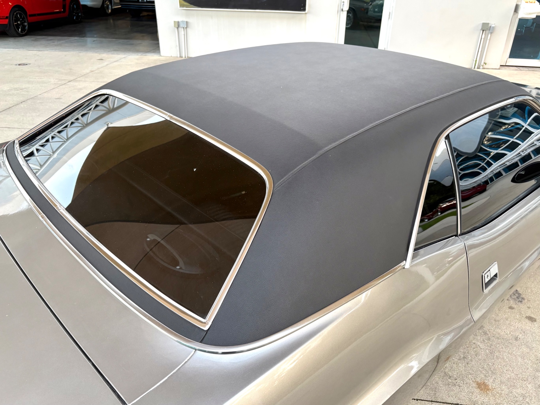 Vehicle photo 7