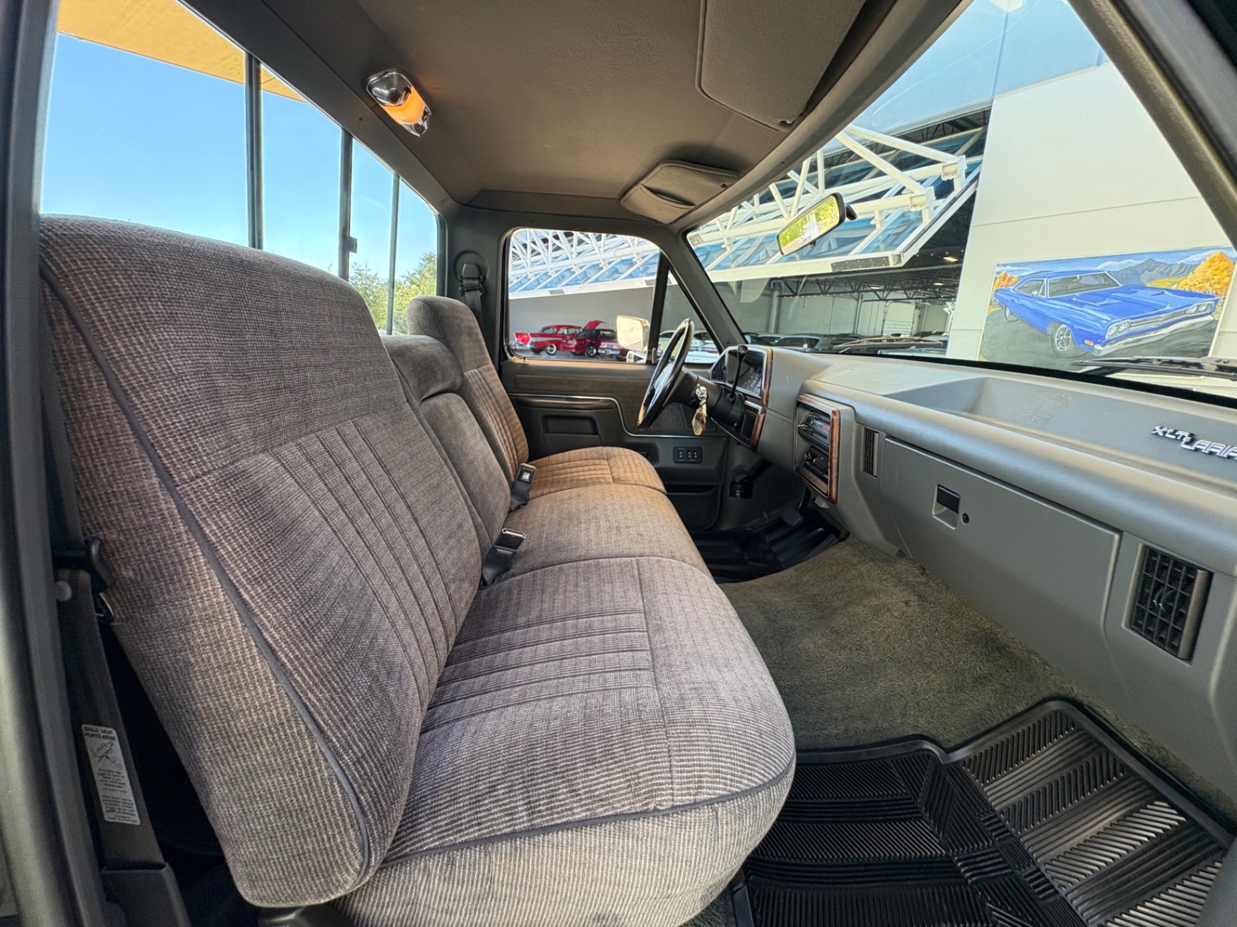 Vehicle photo 37