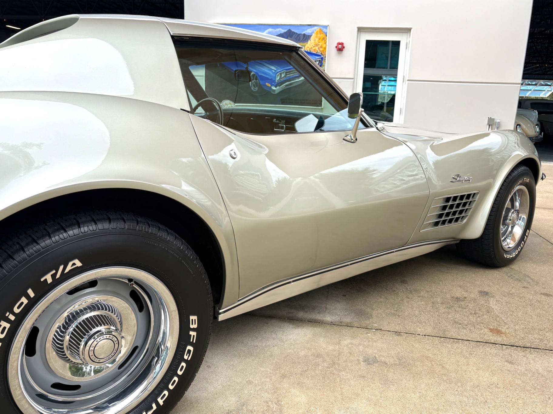 Vehicle photo 18