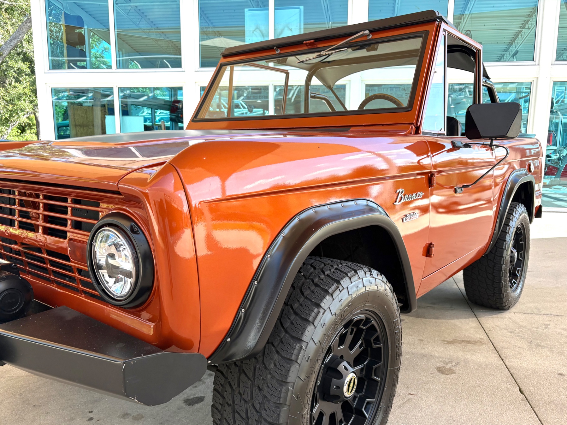 Vehicle photo 11