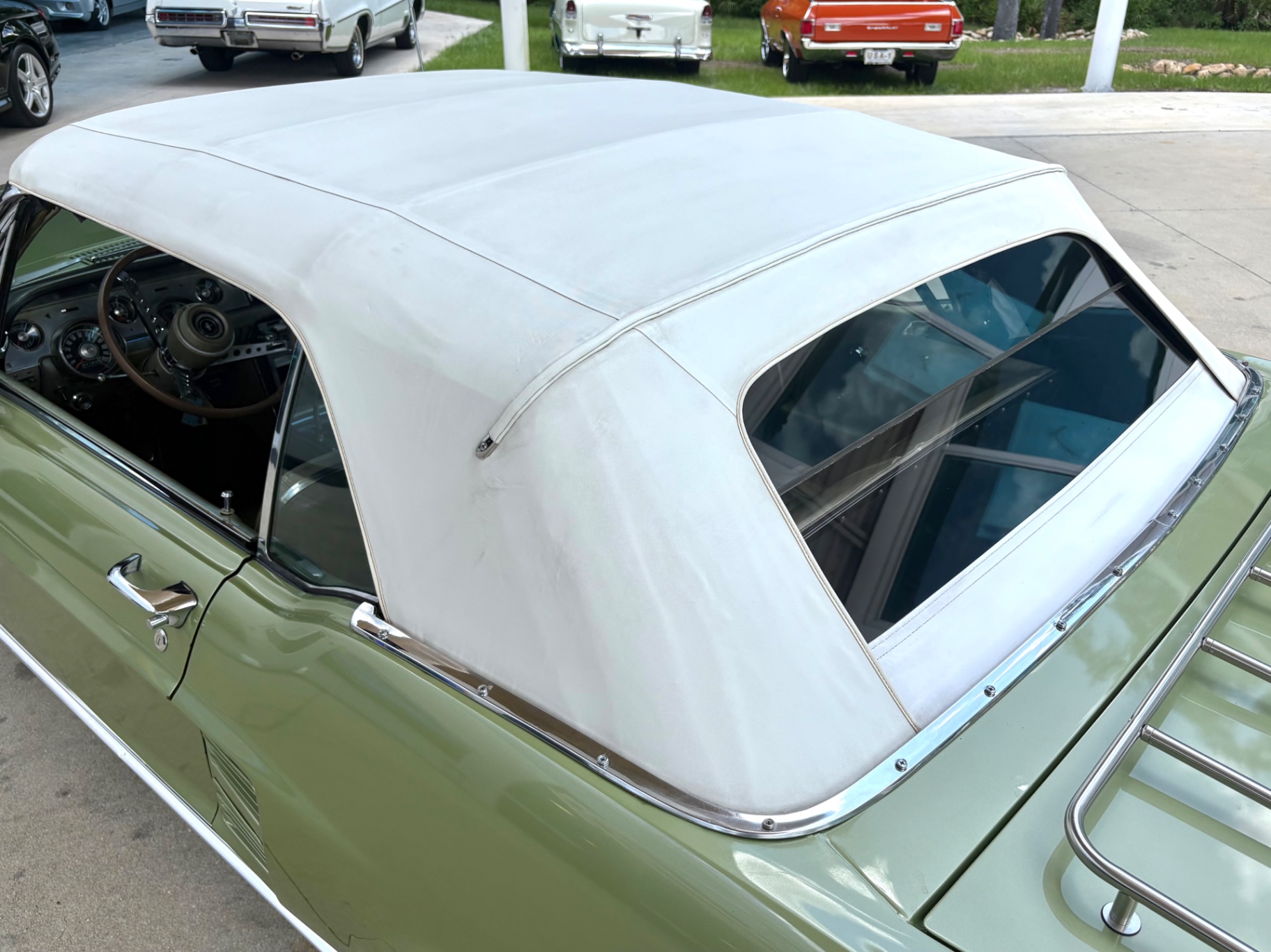 Vehicle photo 25