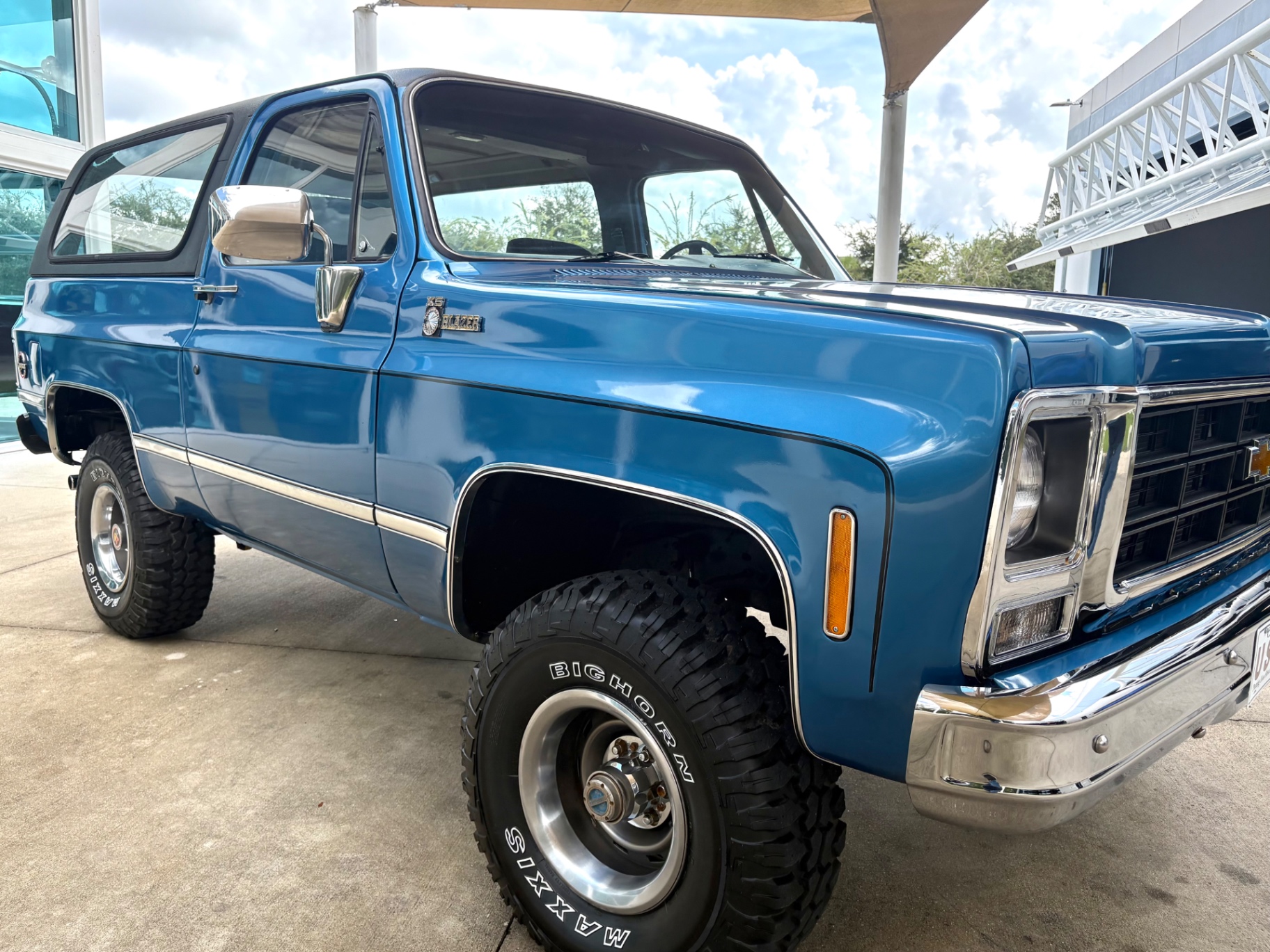 Vehicle photo 18
