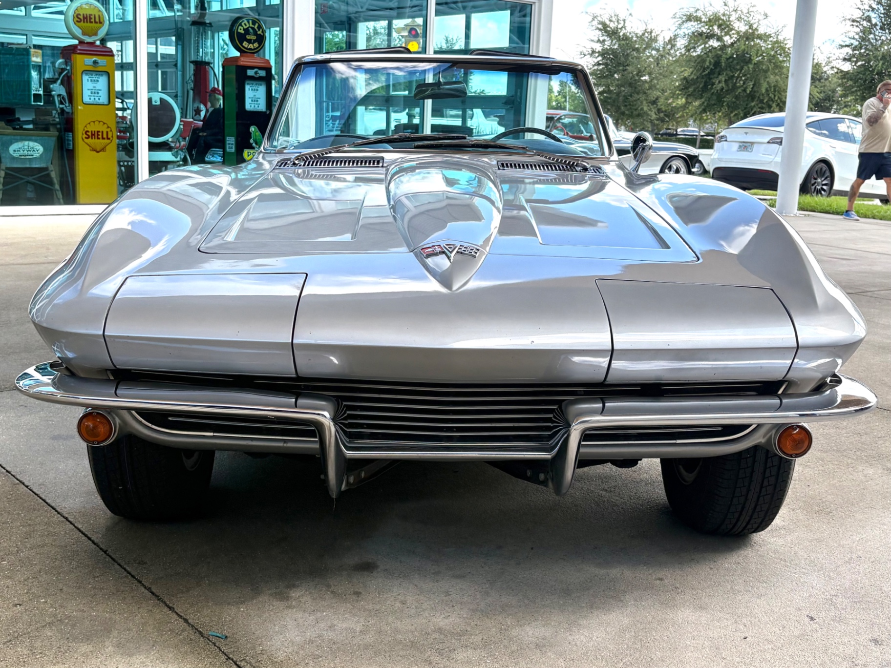 Vehicle photo 2