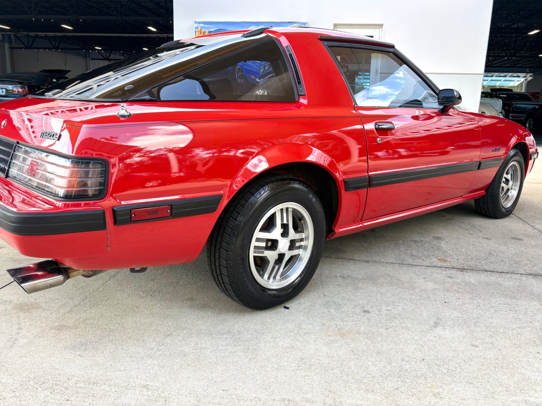 Vehicle photo 17