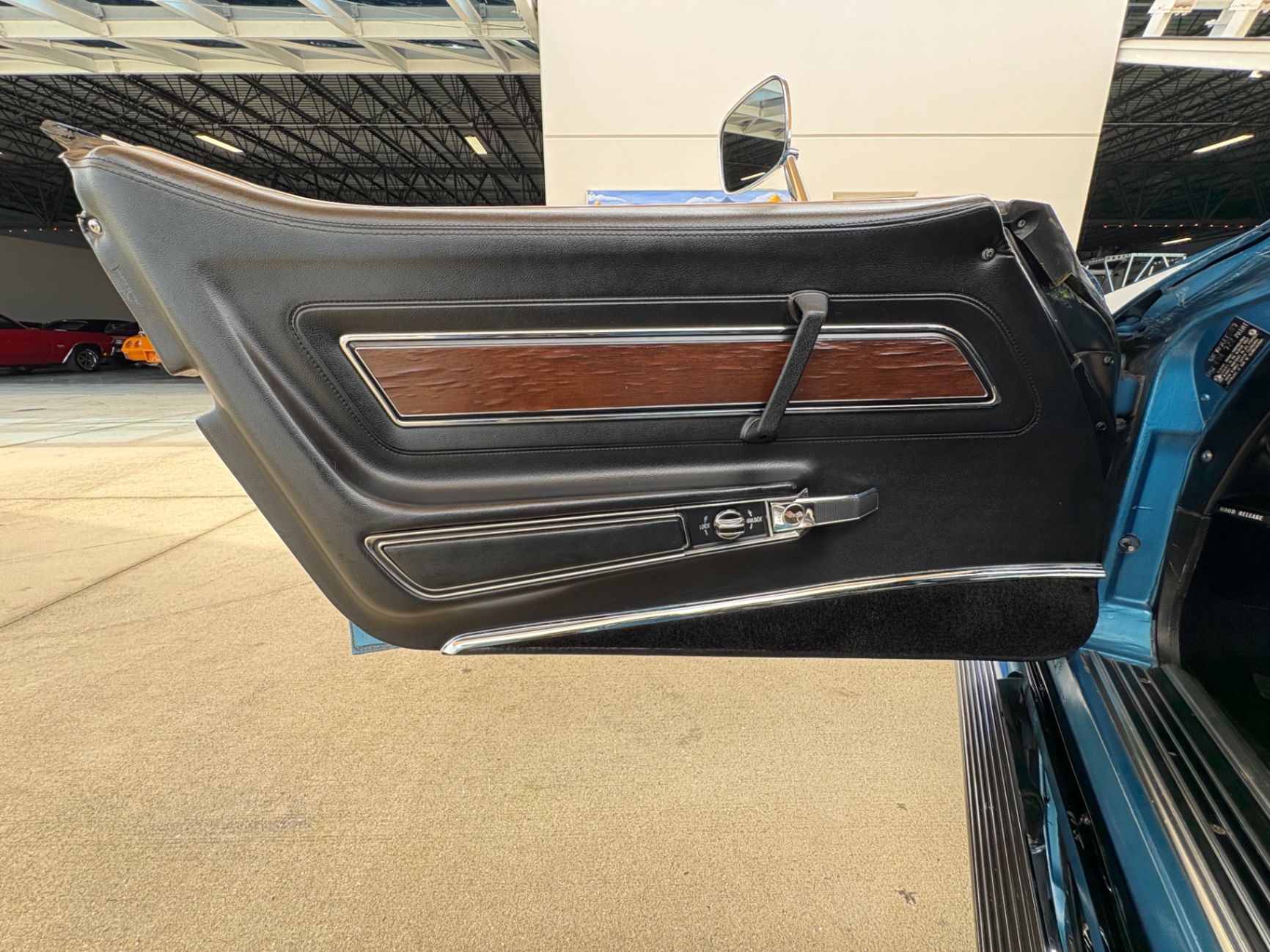 Vehicle photo 33