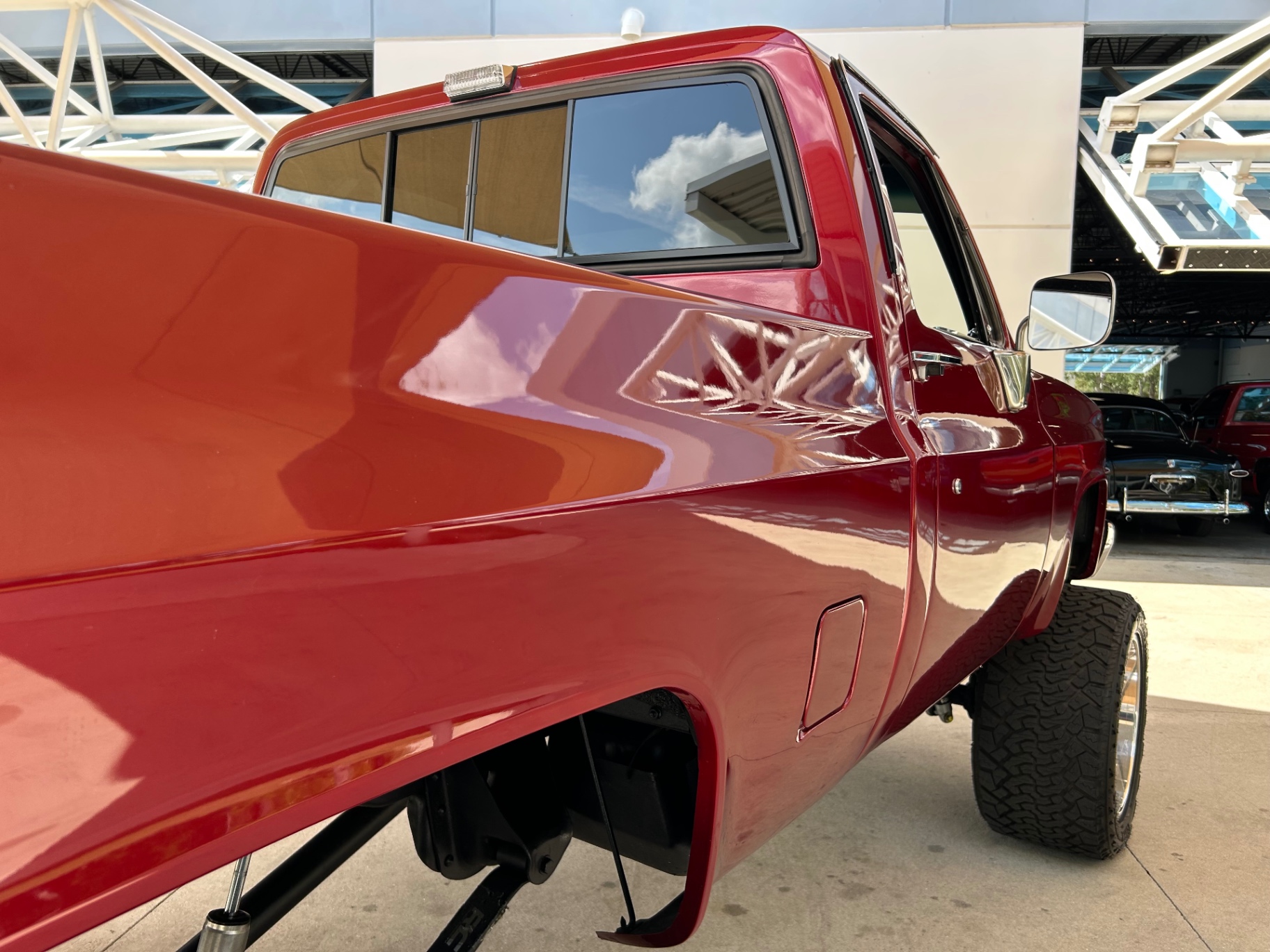 Vehicle photo 16