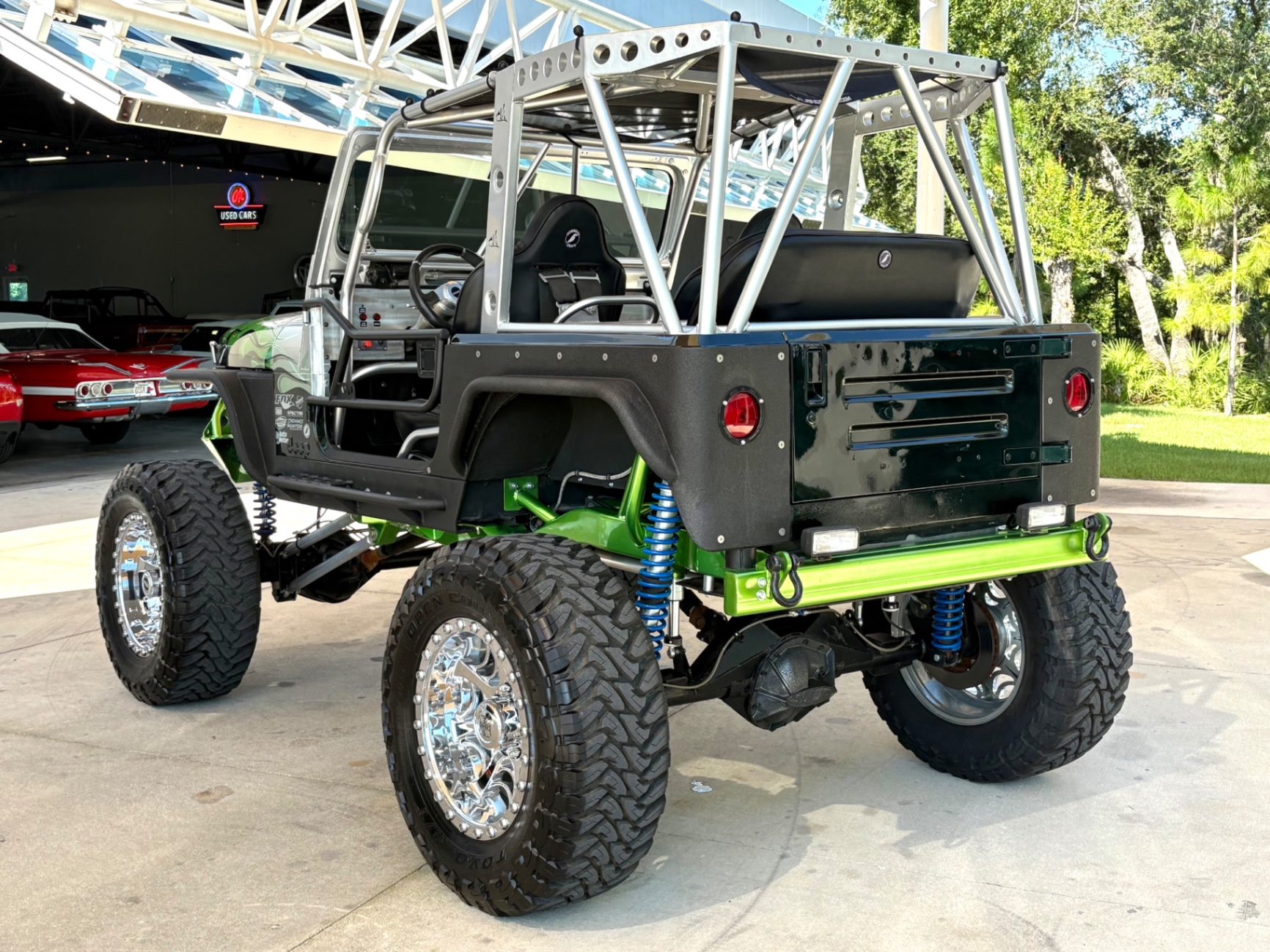 Vehicle photo 8