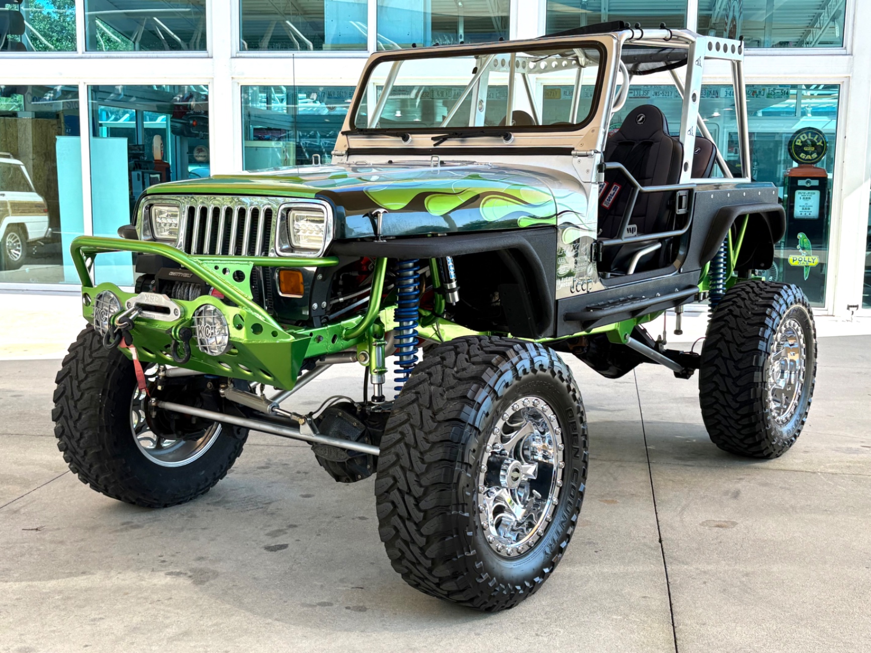 Vehicle photo 10