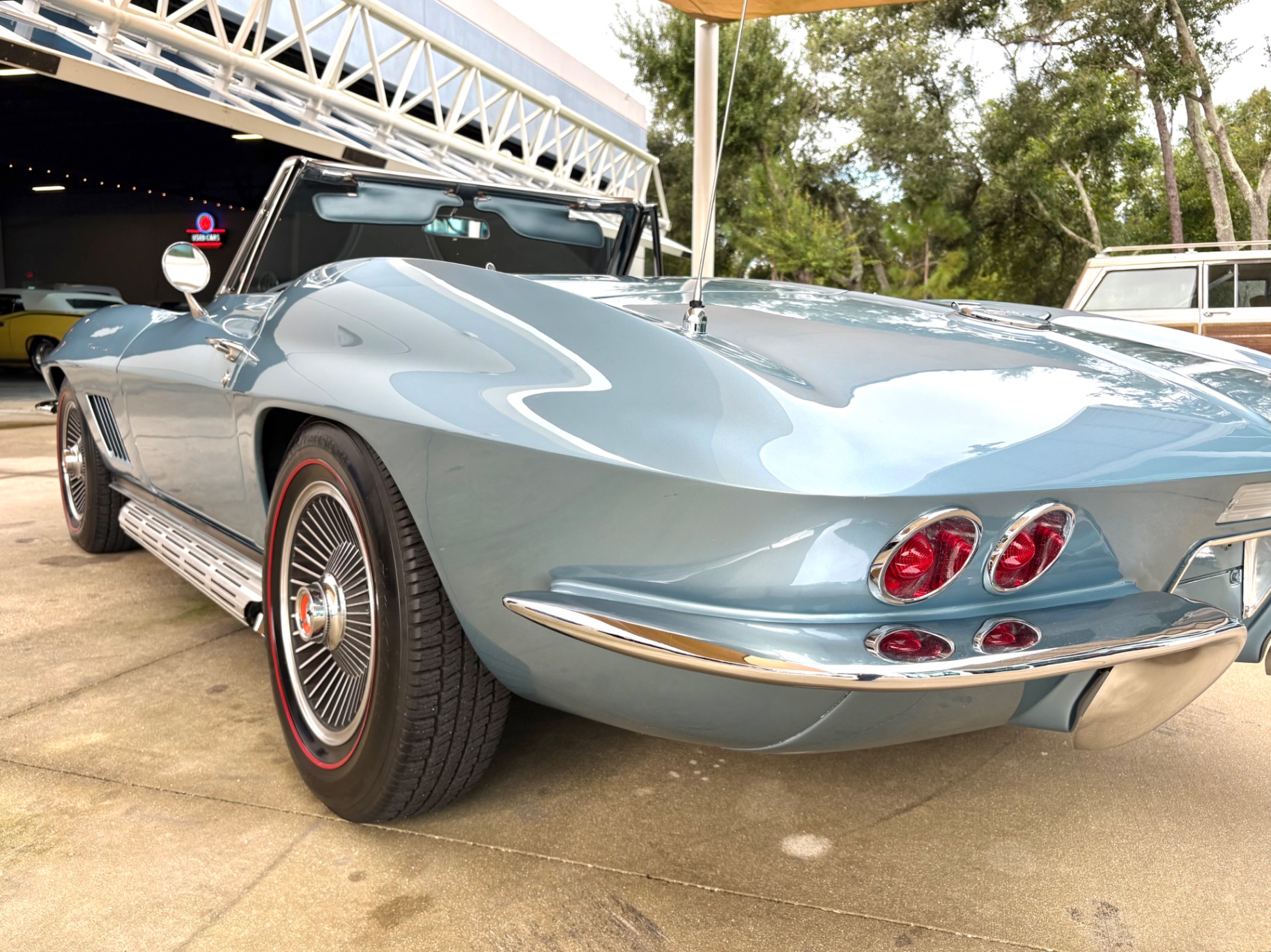 Vehicle photo 14