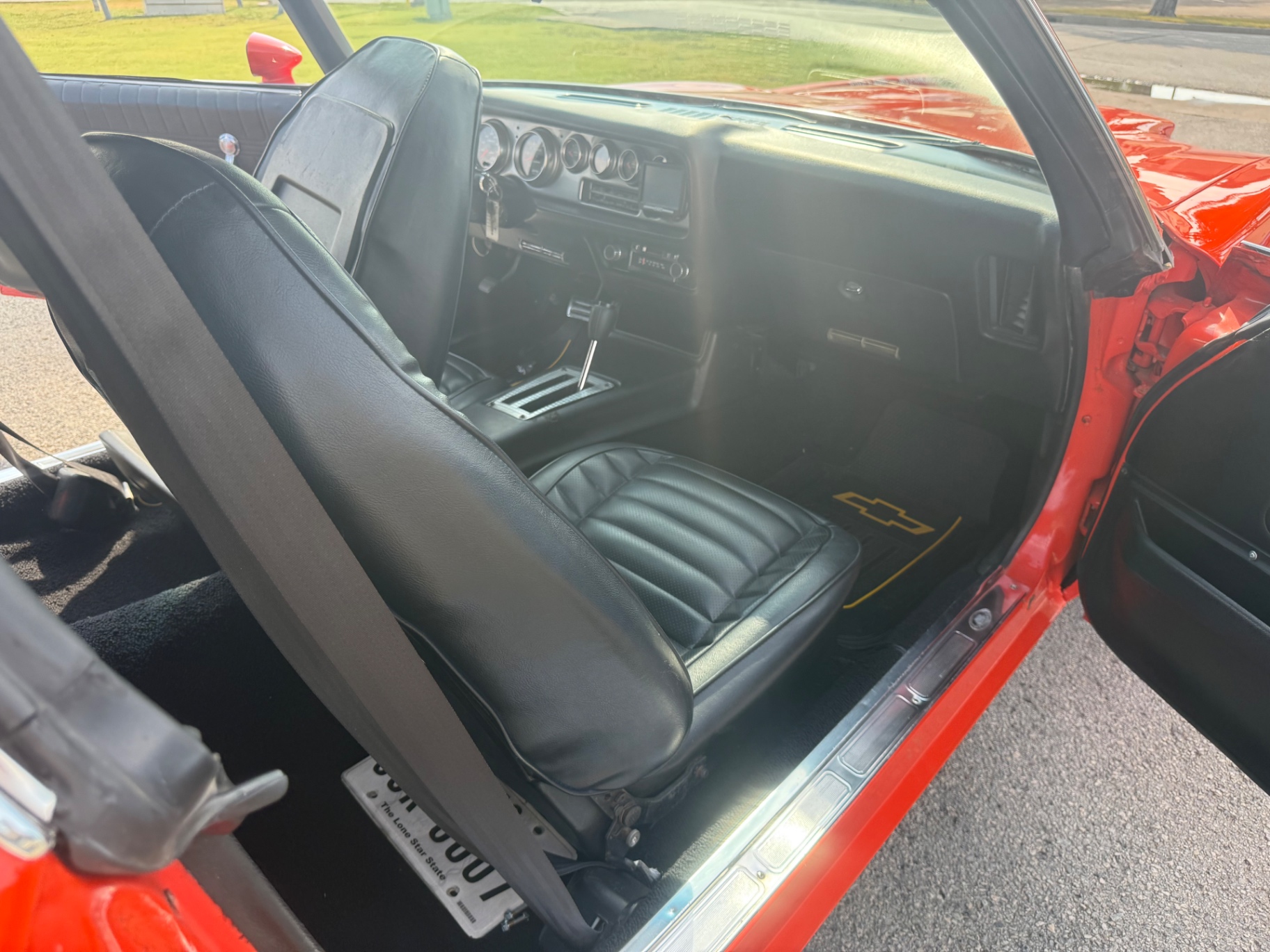 Vehicle photo 25