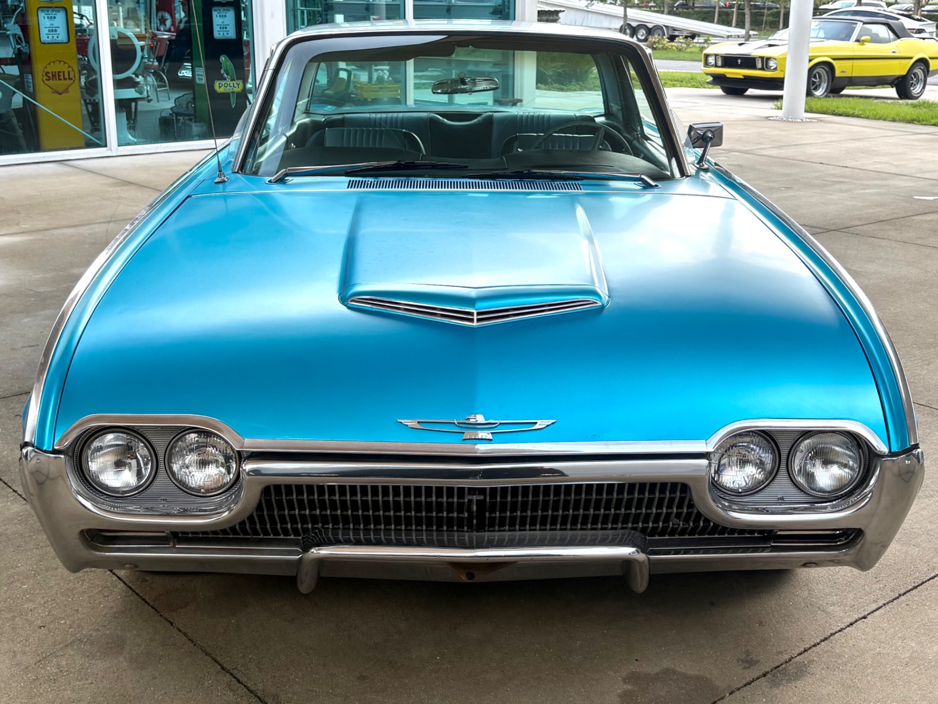 Vehicle photo 4