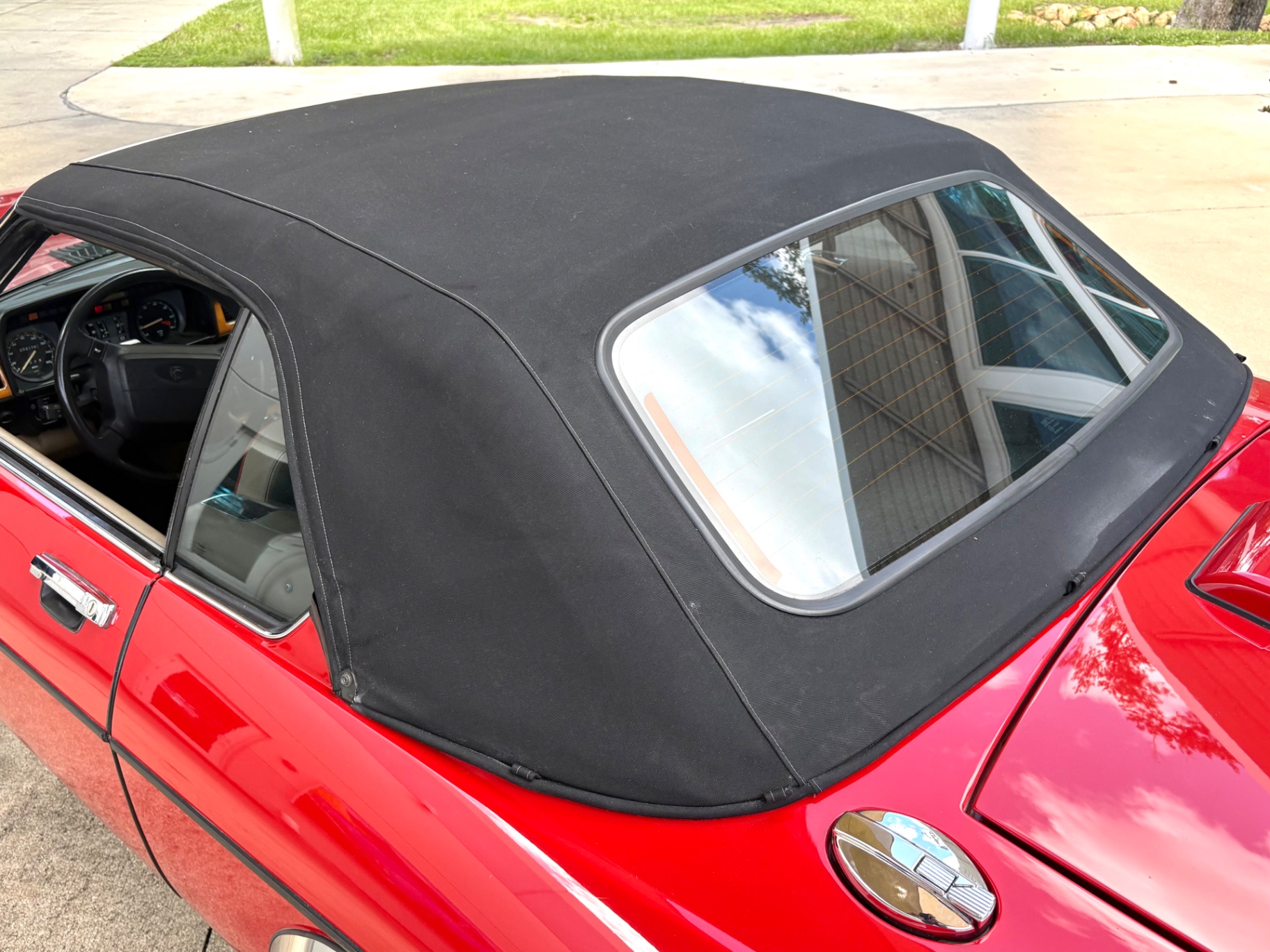 Vehicle photo 25