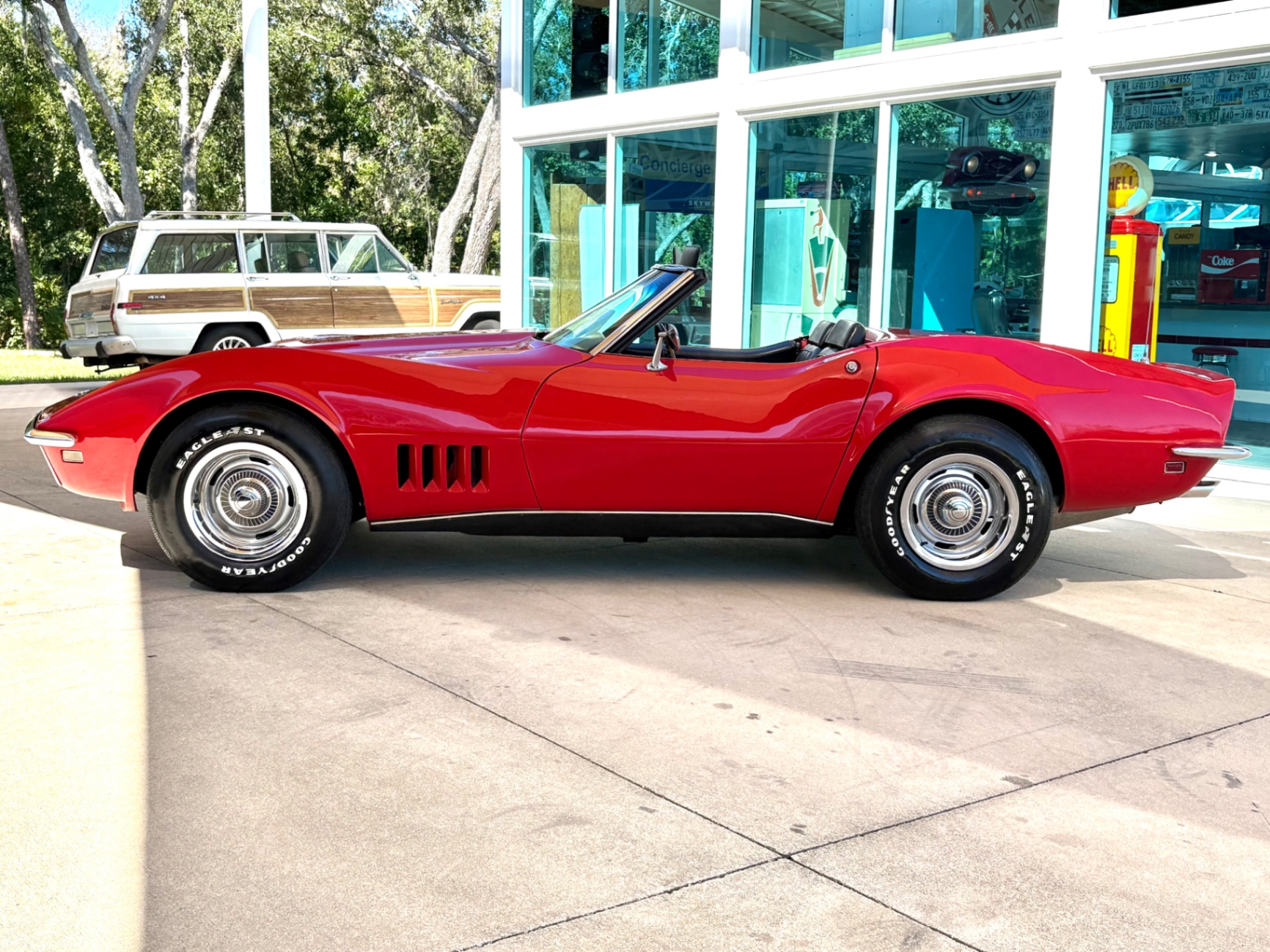 Vehicle photo 10