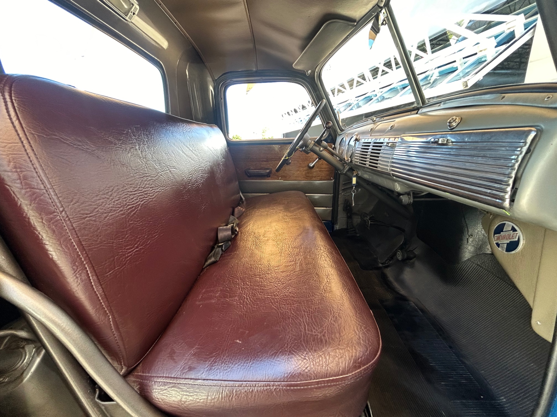 Vehicle photo 19