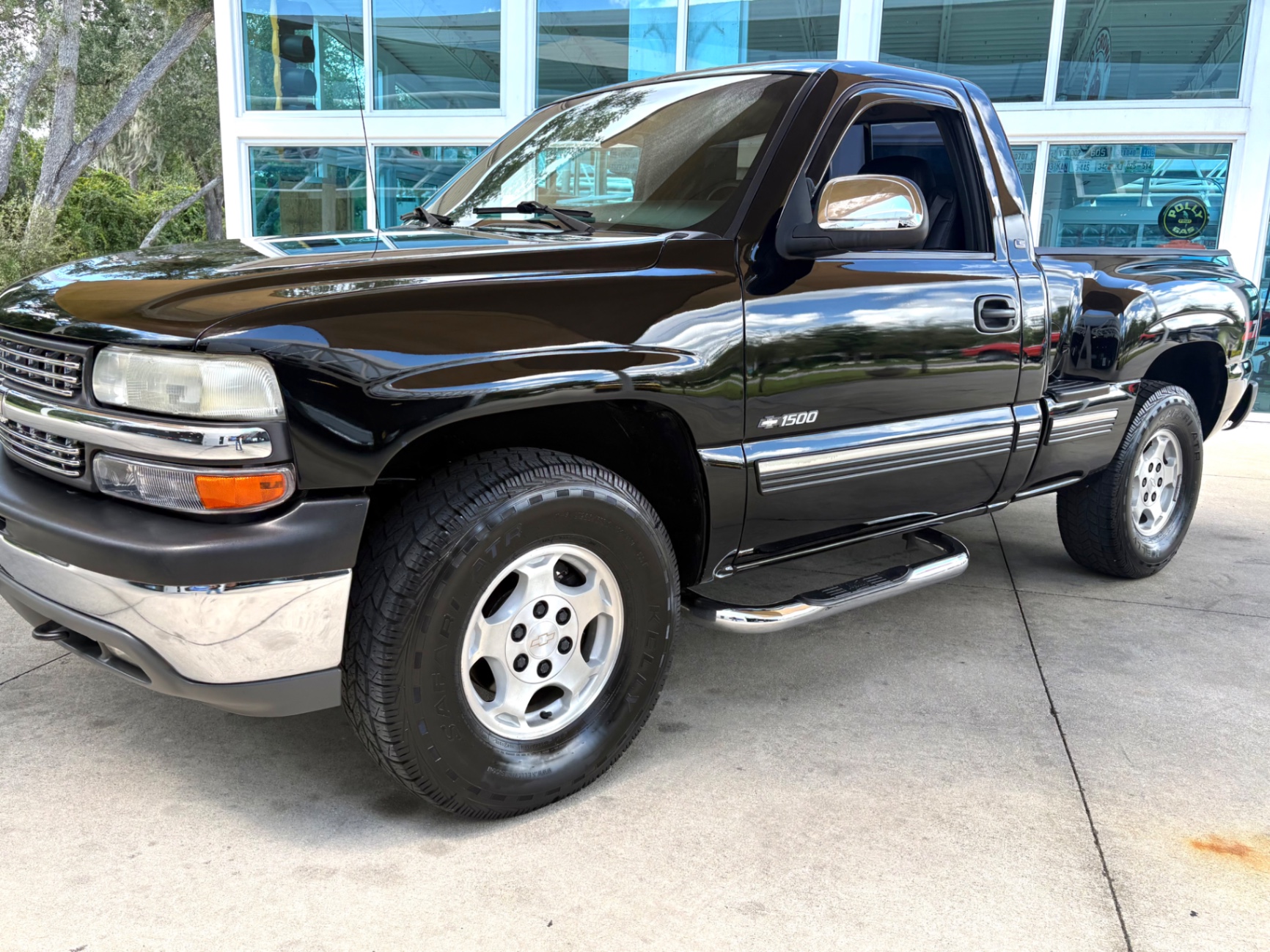 Vehicle photo 11