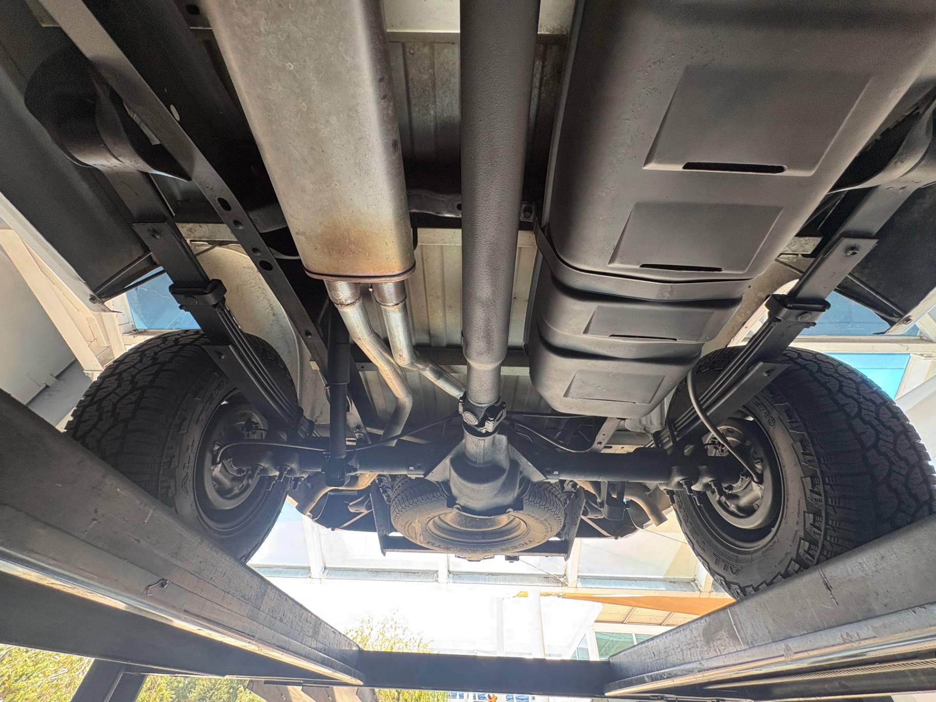 Vehicle photo 54