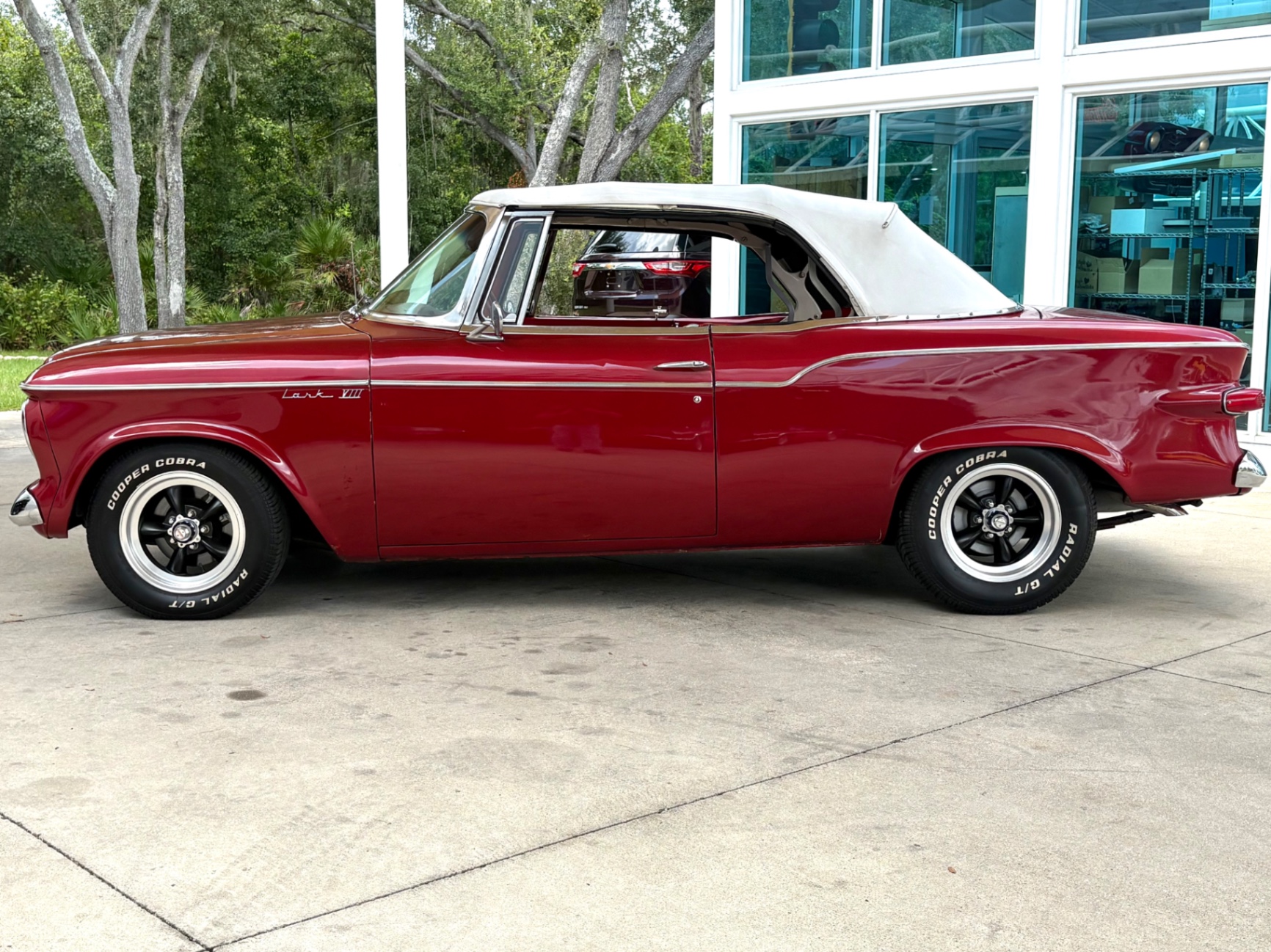 Vehicle photo 24
