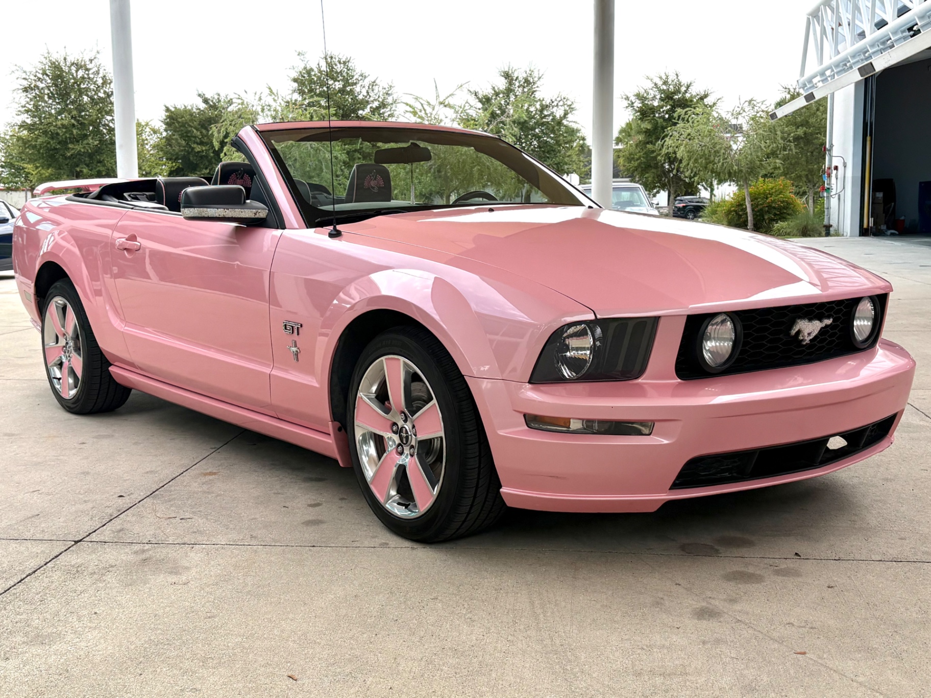 Vehicle photo 4