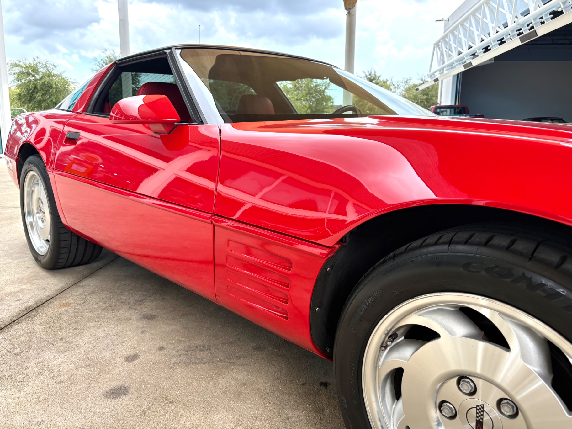 Vehicle photo 19