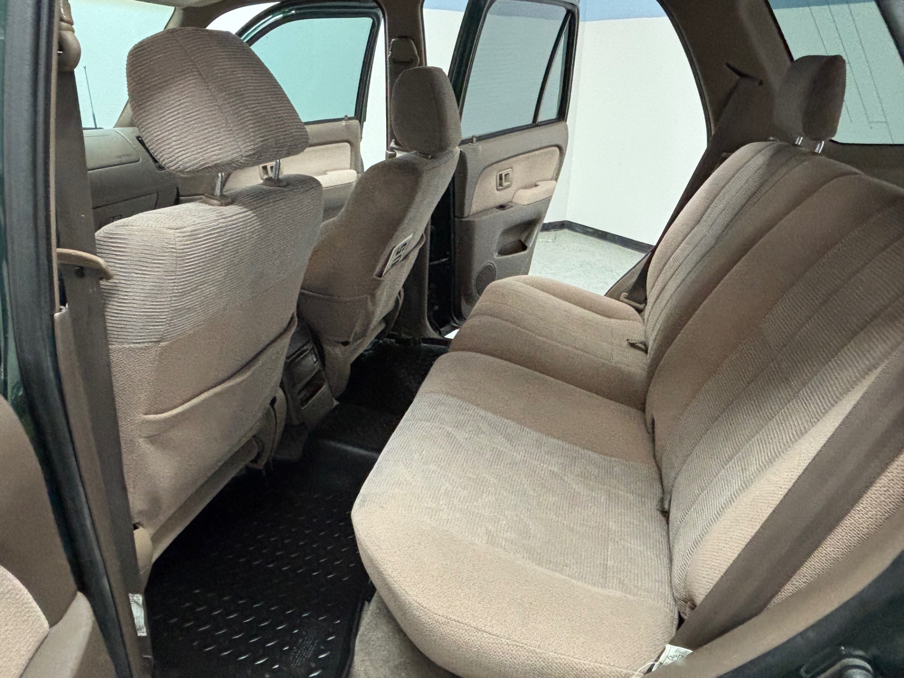 Vehicle photo 27