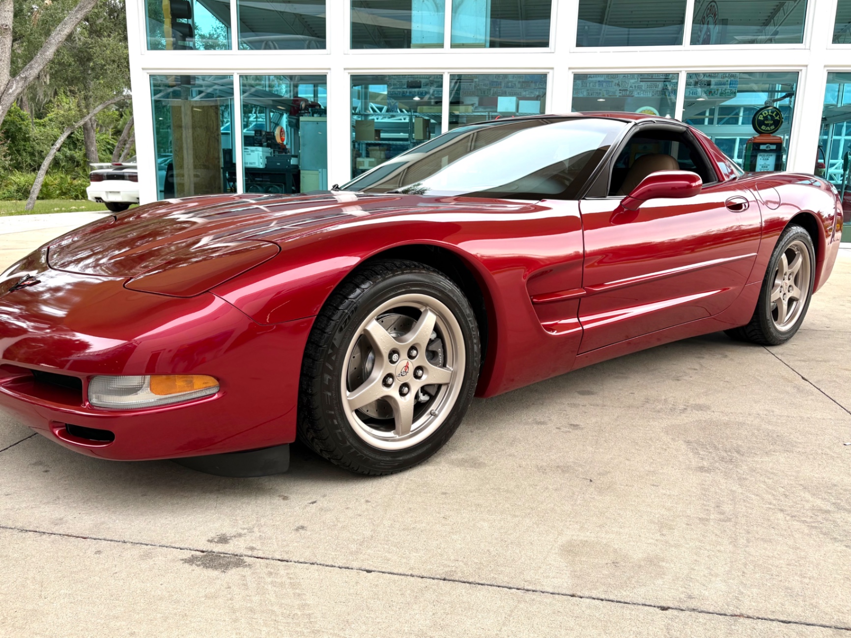 Vehicle photo 13