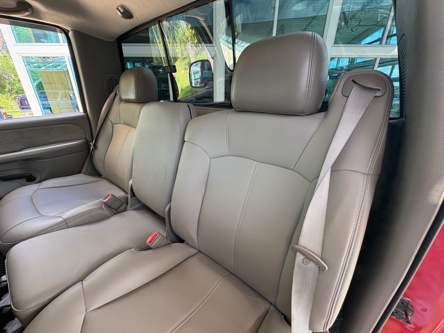 Vehicle photo 33