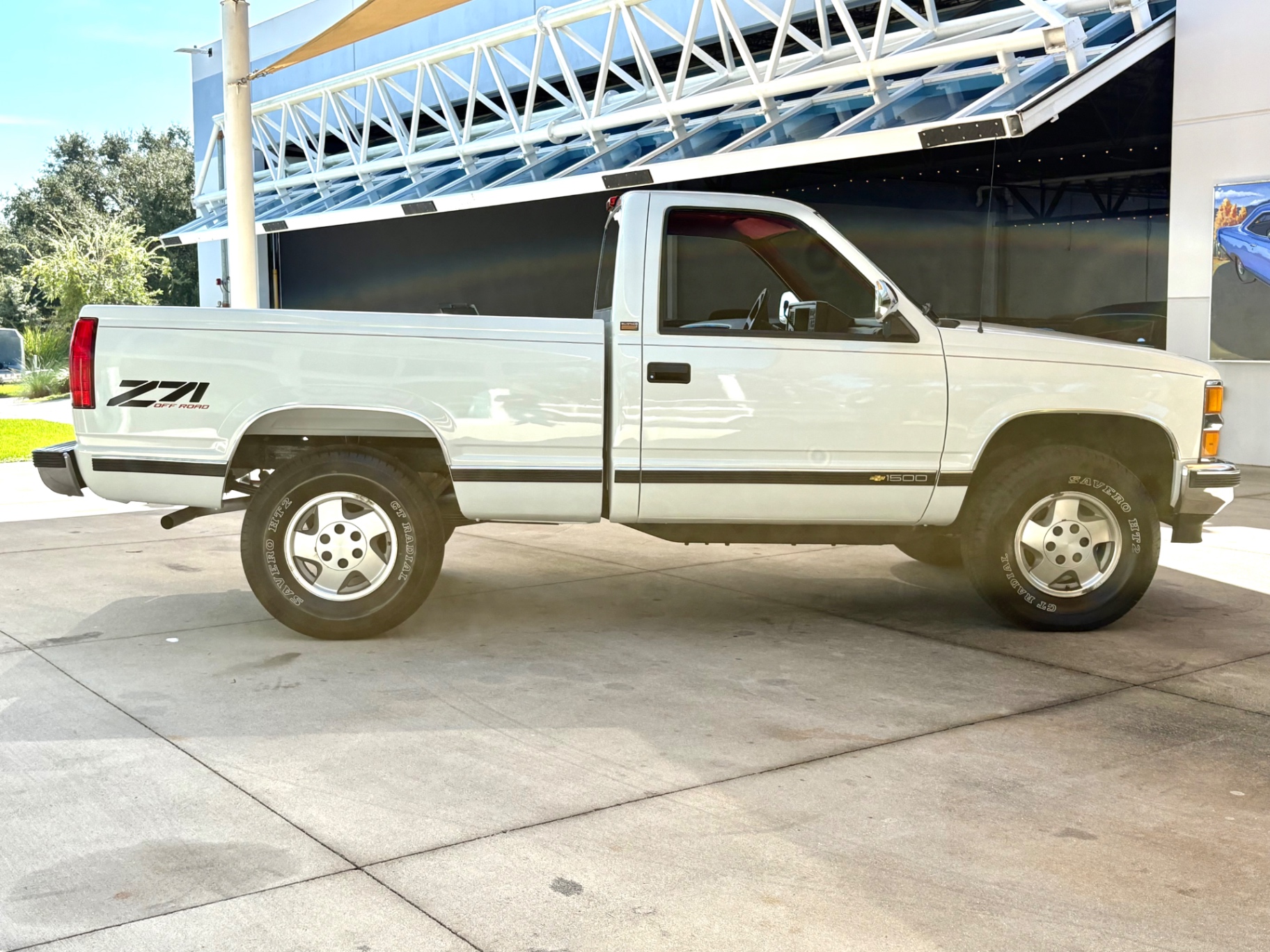 Vehicle photo 4