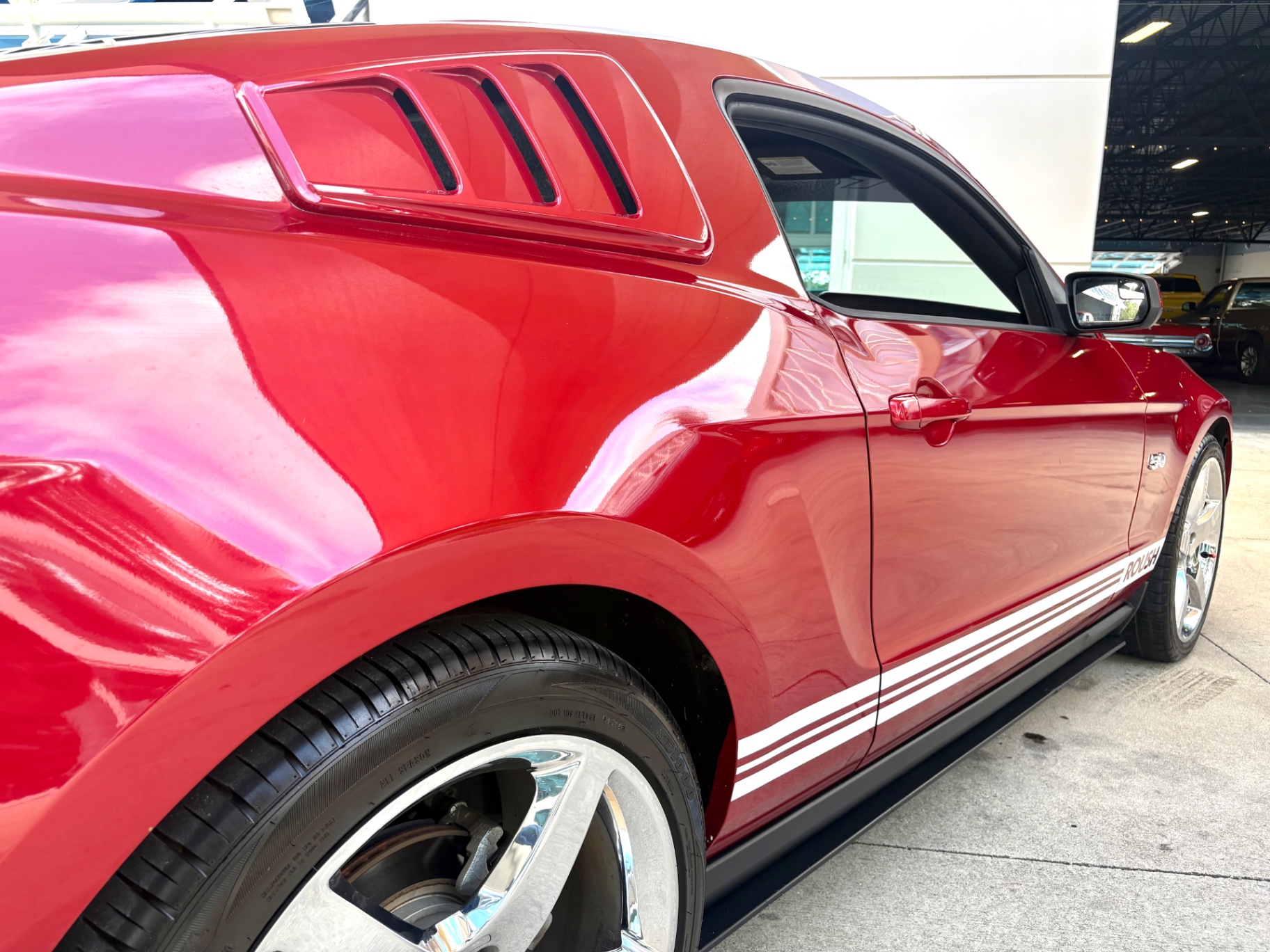 Vehicle photo 18