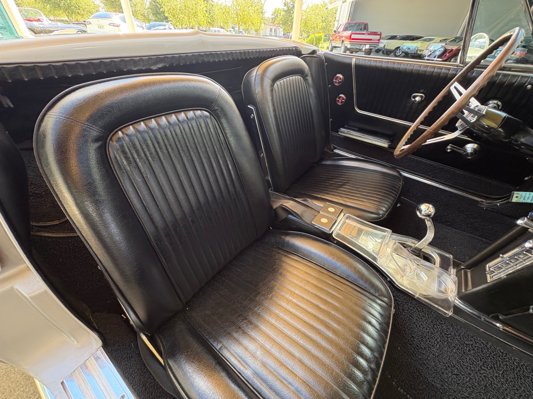 Vehicle photo 52