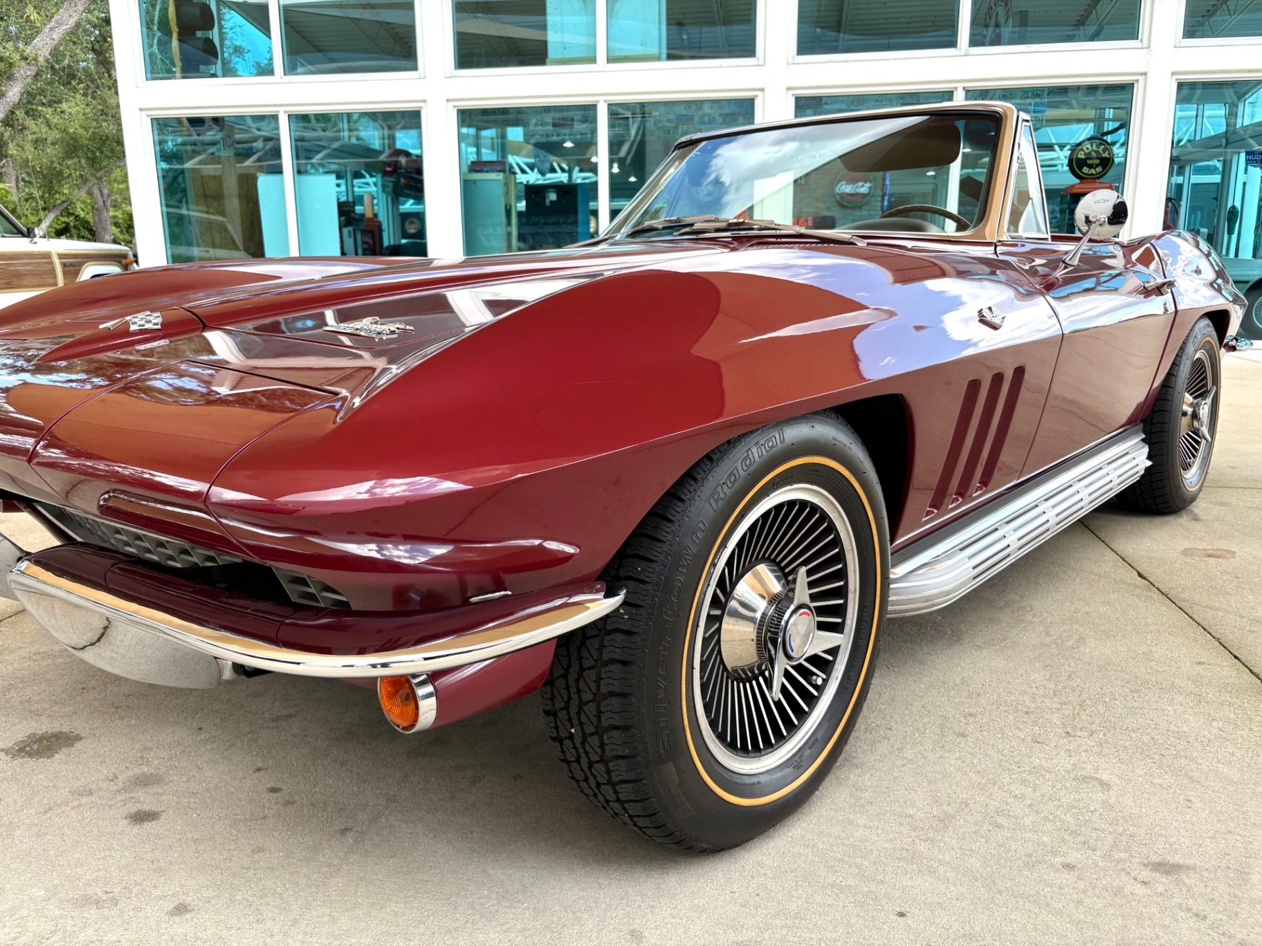 Vehicle photo 12