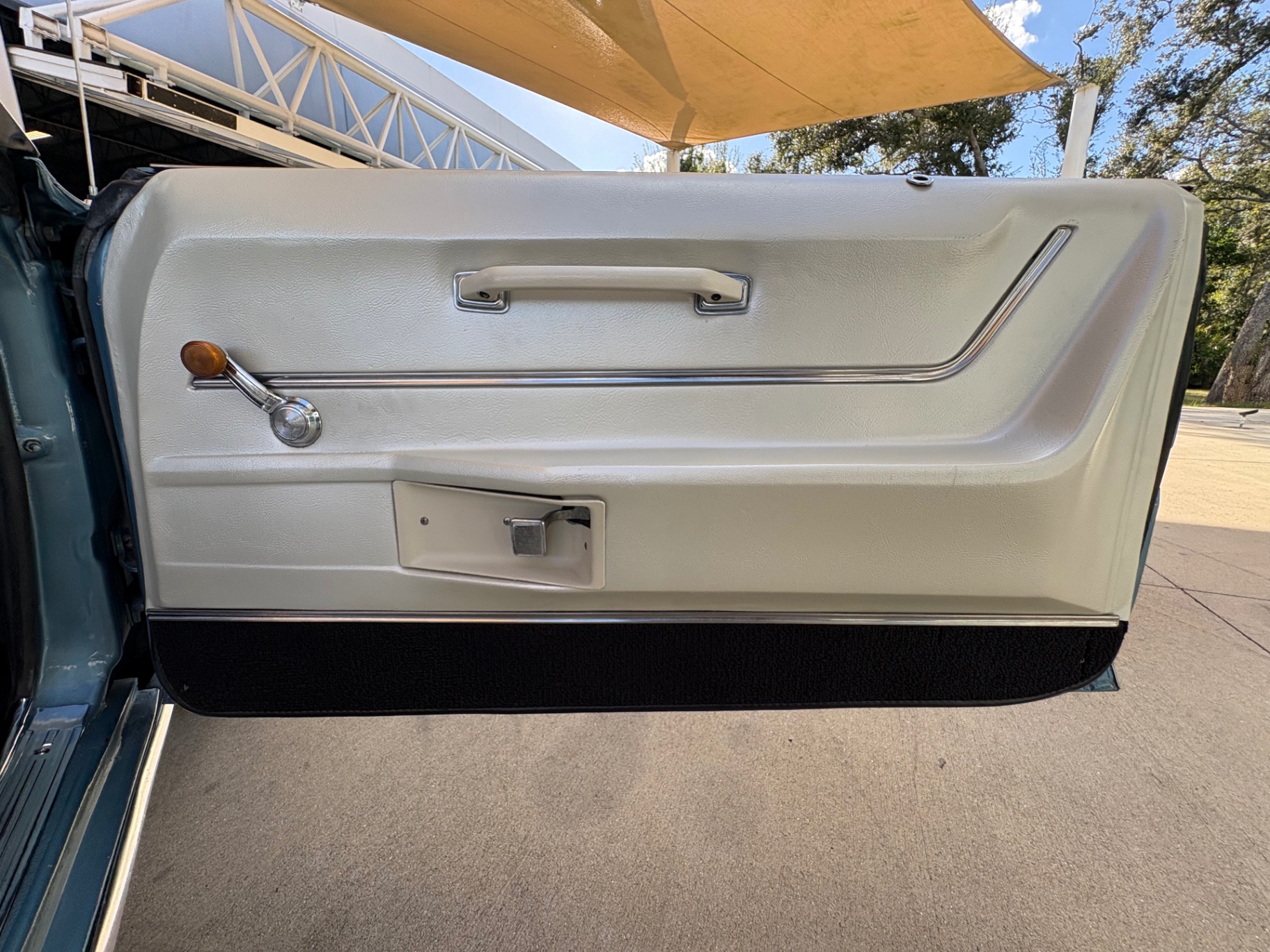 Vehicle photo 43