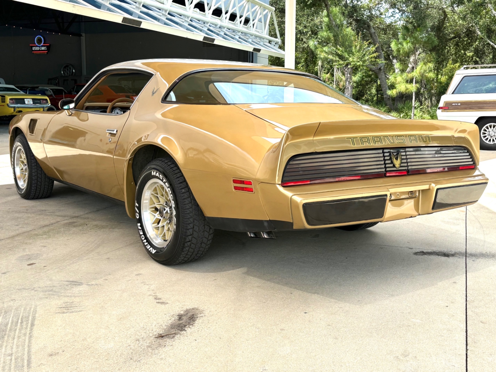 Vehicle photo 8