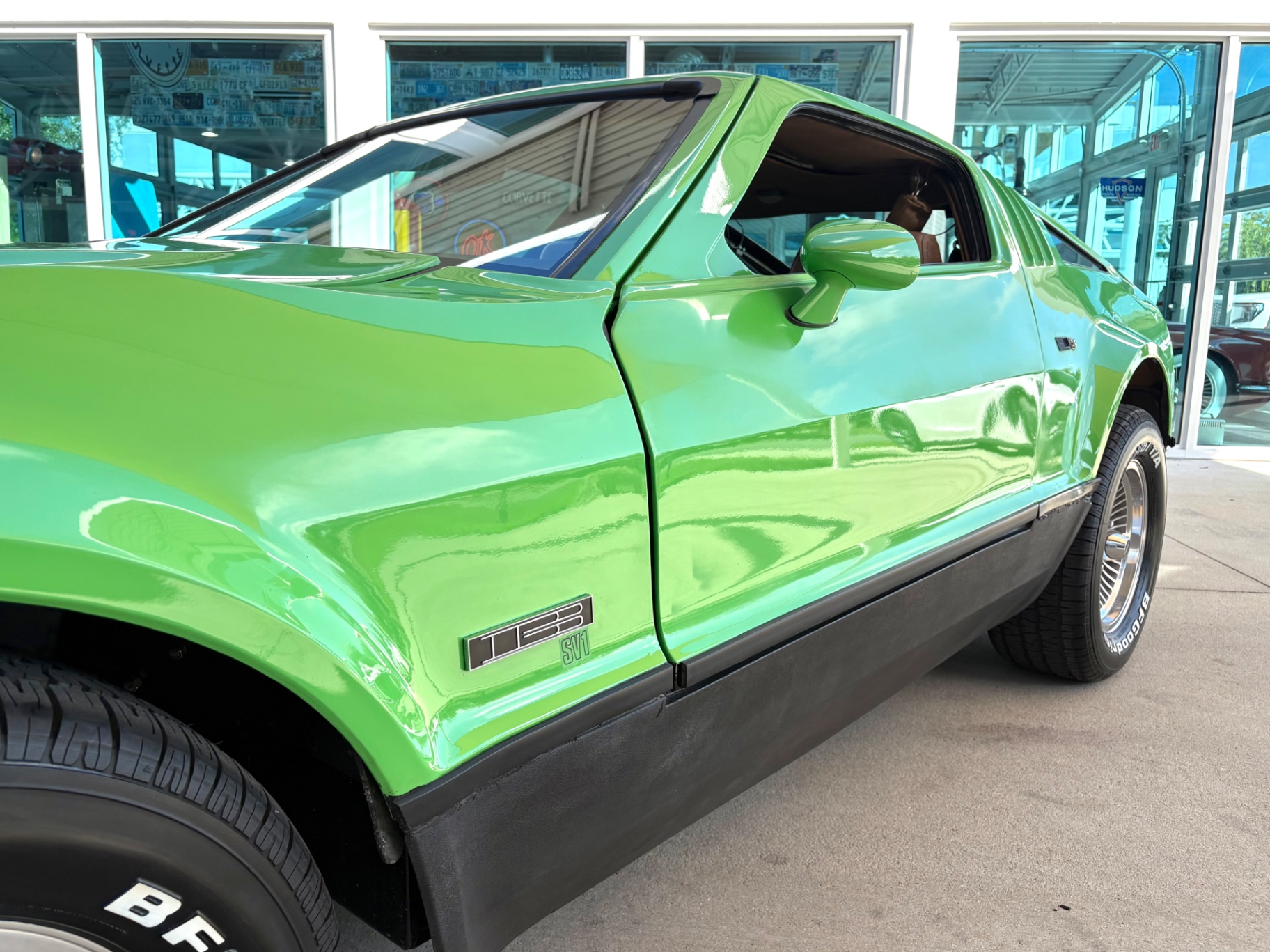 Vehicle photo 13