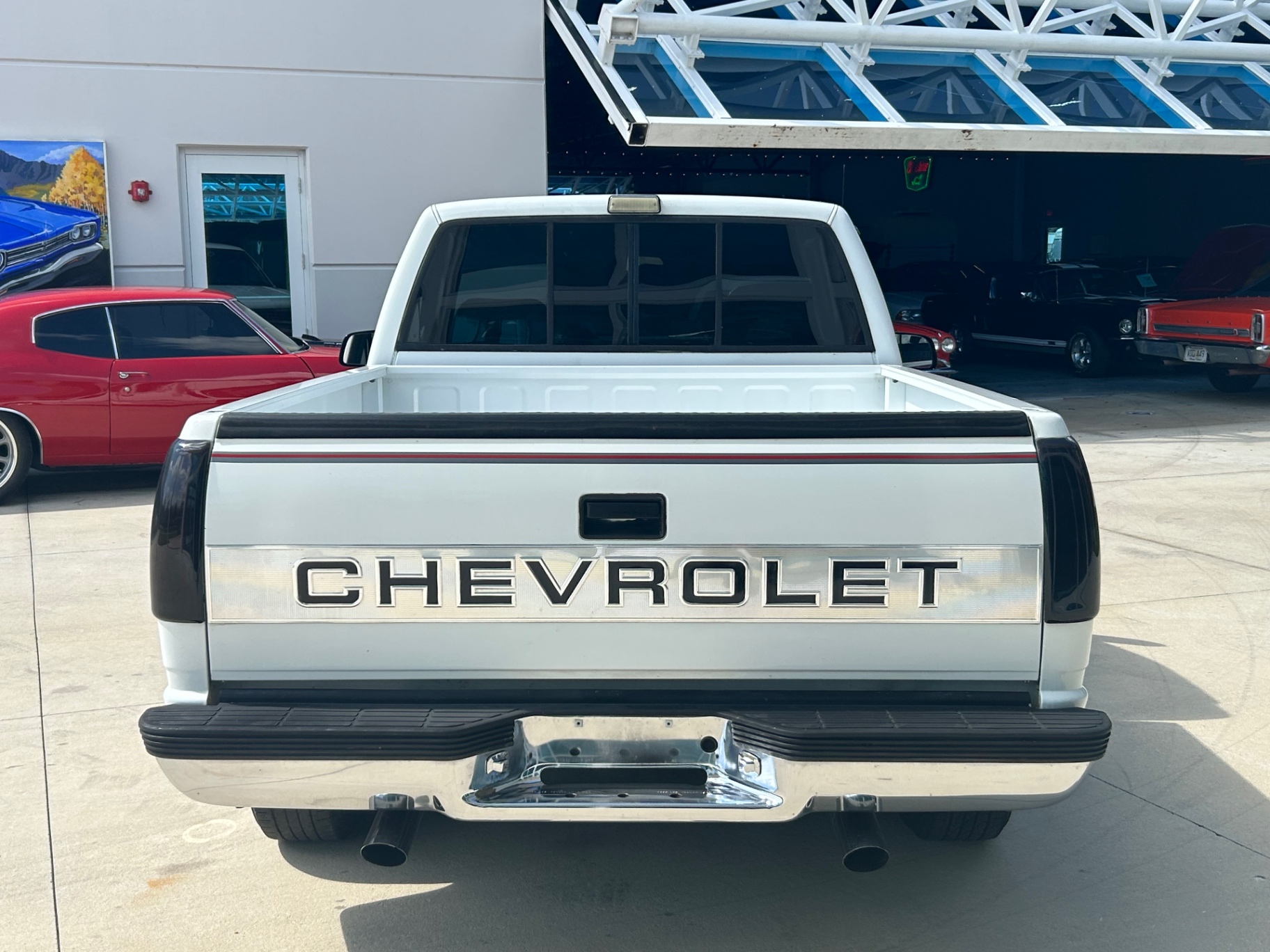 Vehicle photo 6