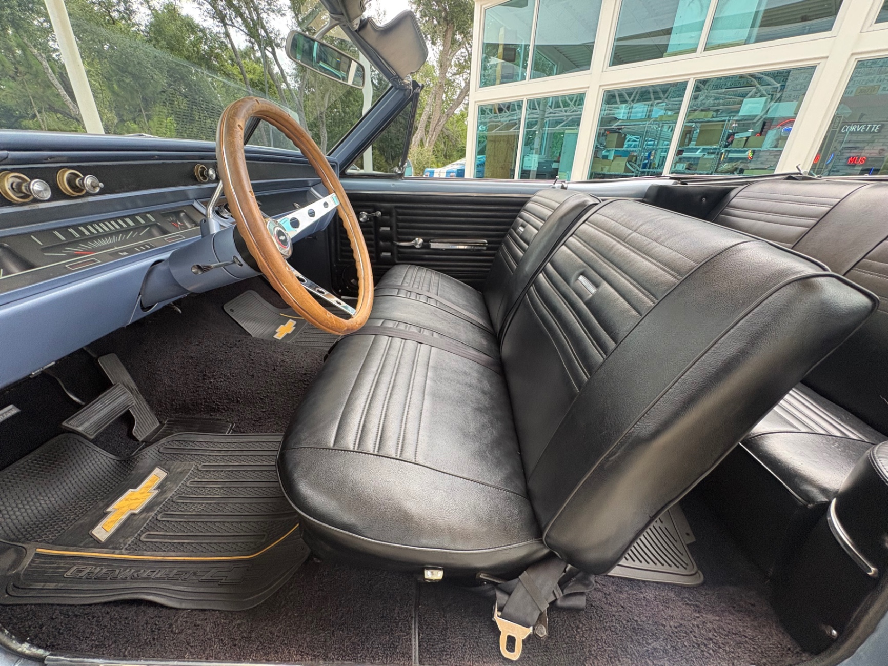 Vehicle photo 35
