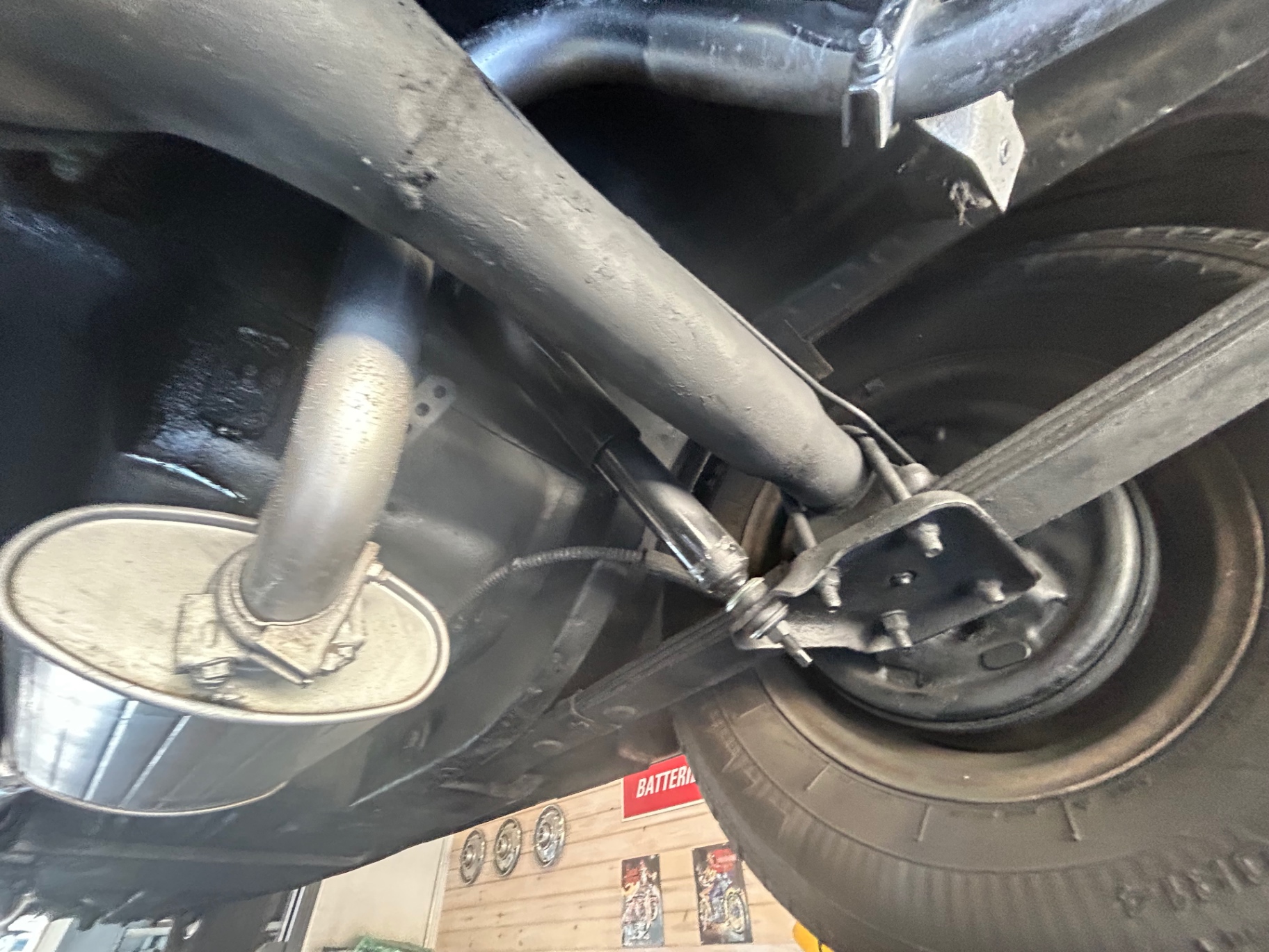 Vehicle photo 32
