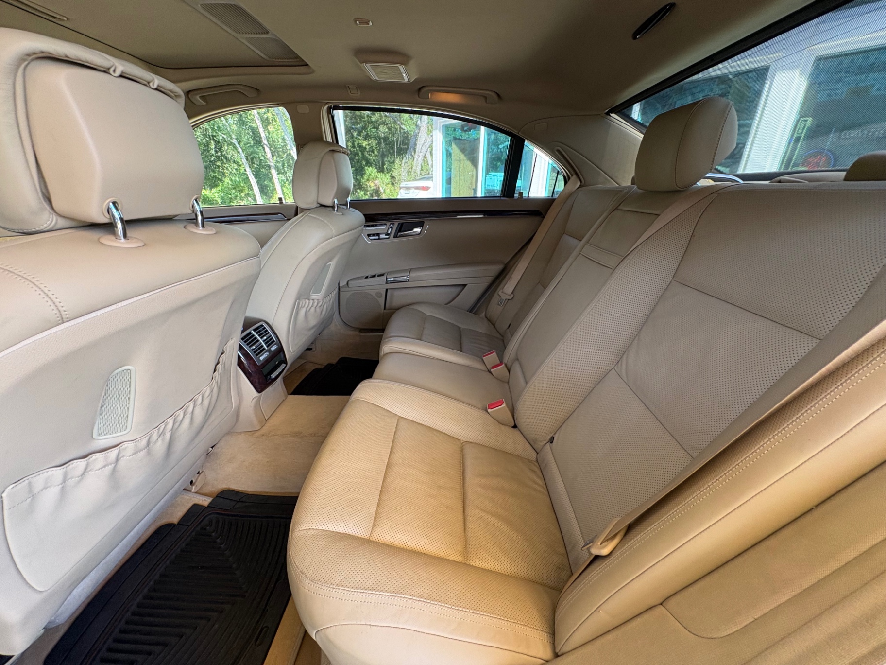 Vehicle photo 37