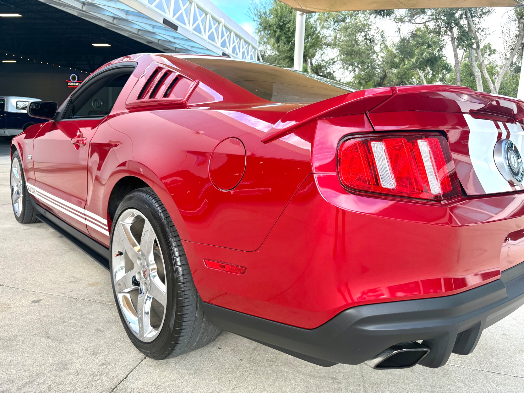 Vehicle photo 16