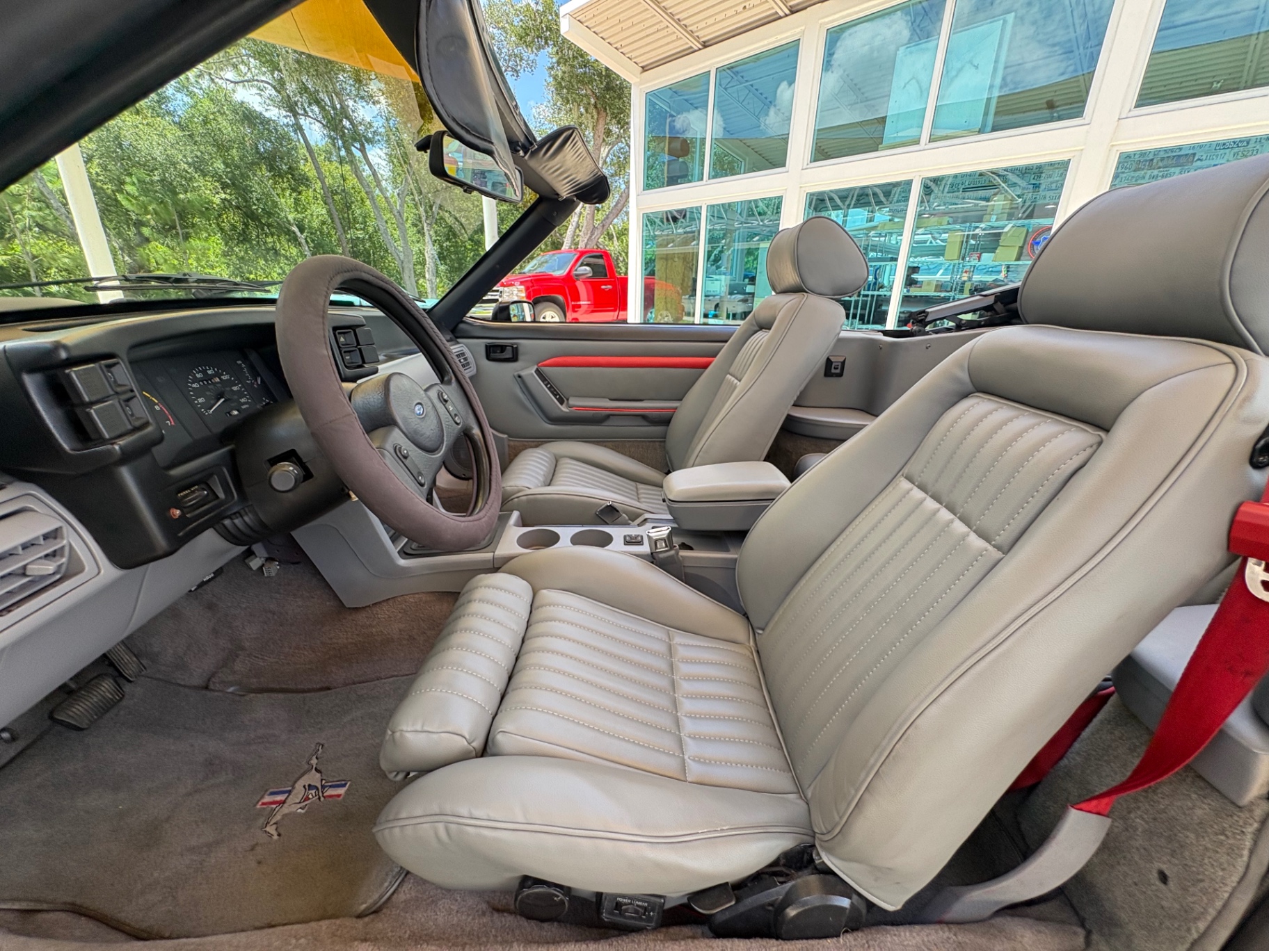 Vehicle photo 38