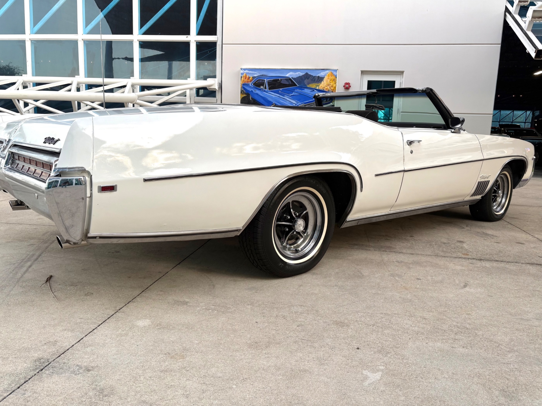 Vehicle photo 16