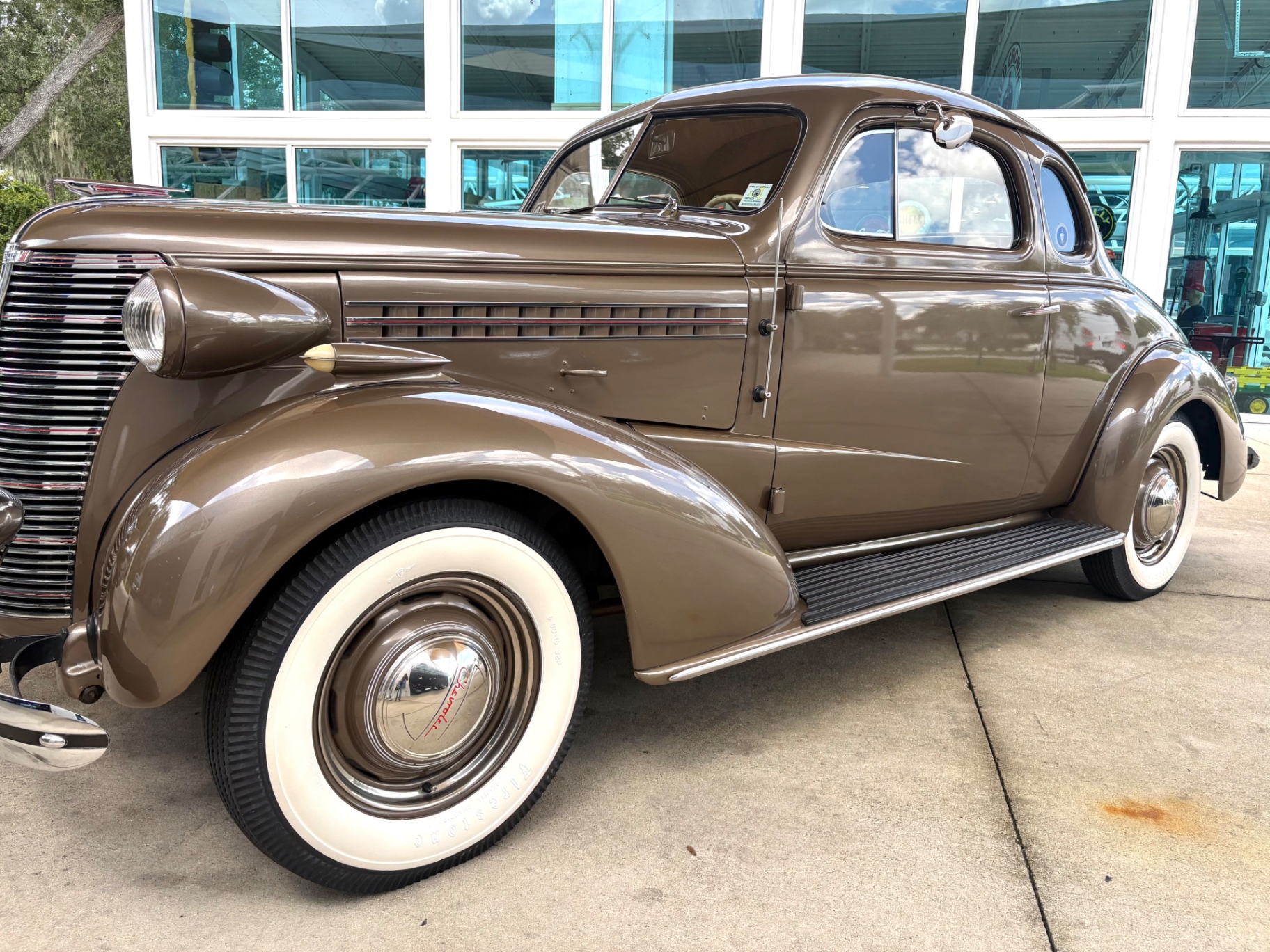 Vehicle photo 12